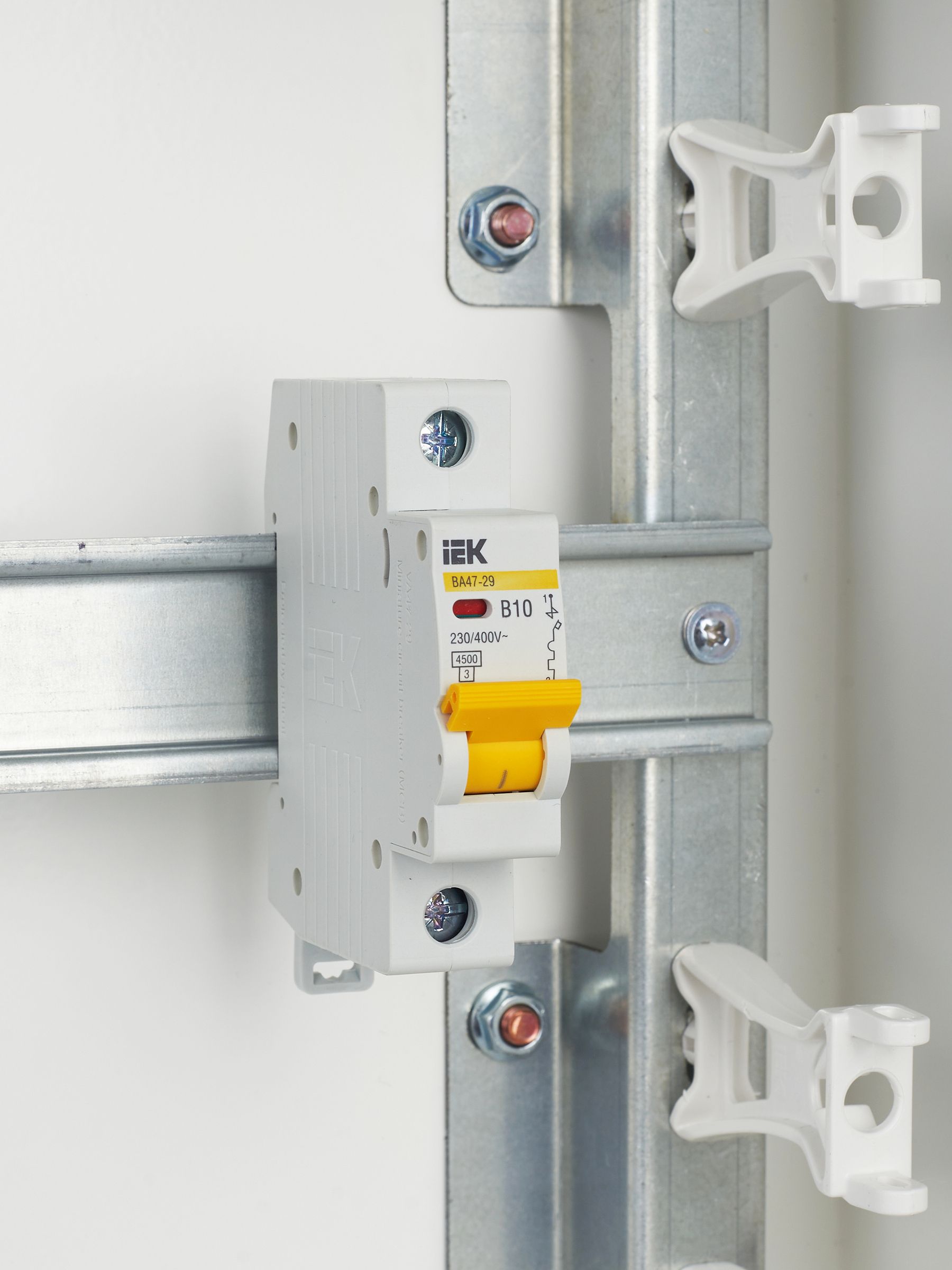             Автоматтық ажыратқыш 1Р ВА 47-29 10 А В сипаттама ИЭК    