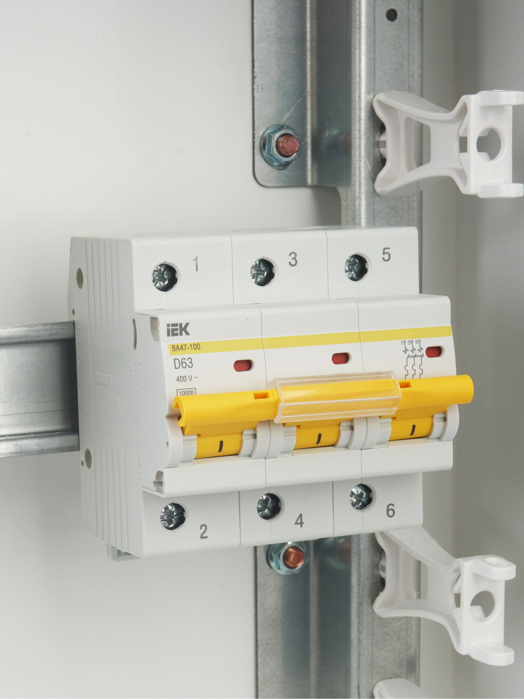             Автоматтық ажыратқыш 3Р ВА 47-100 63А 10кА D сипаттама ИЭК    