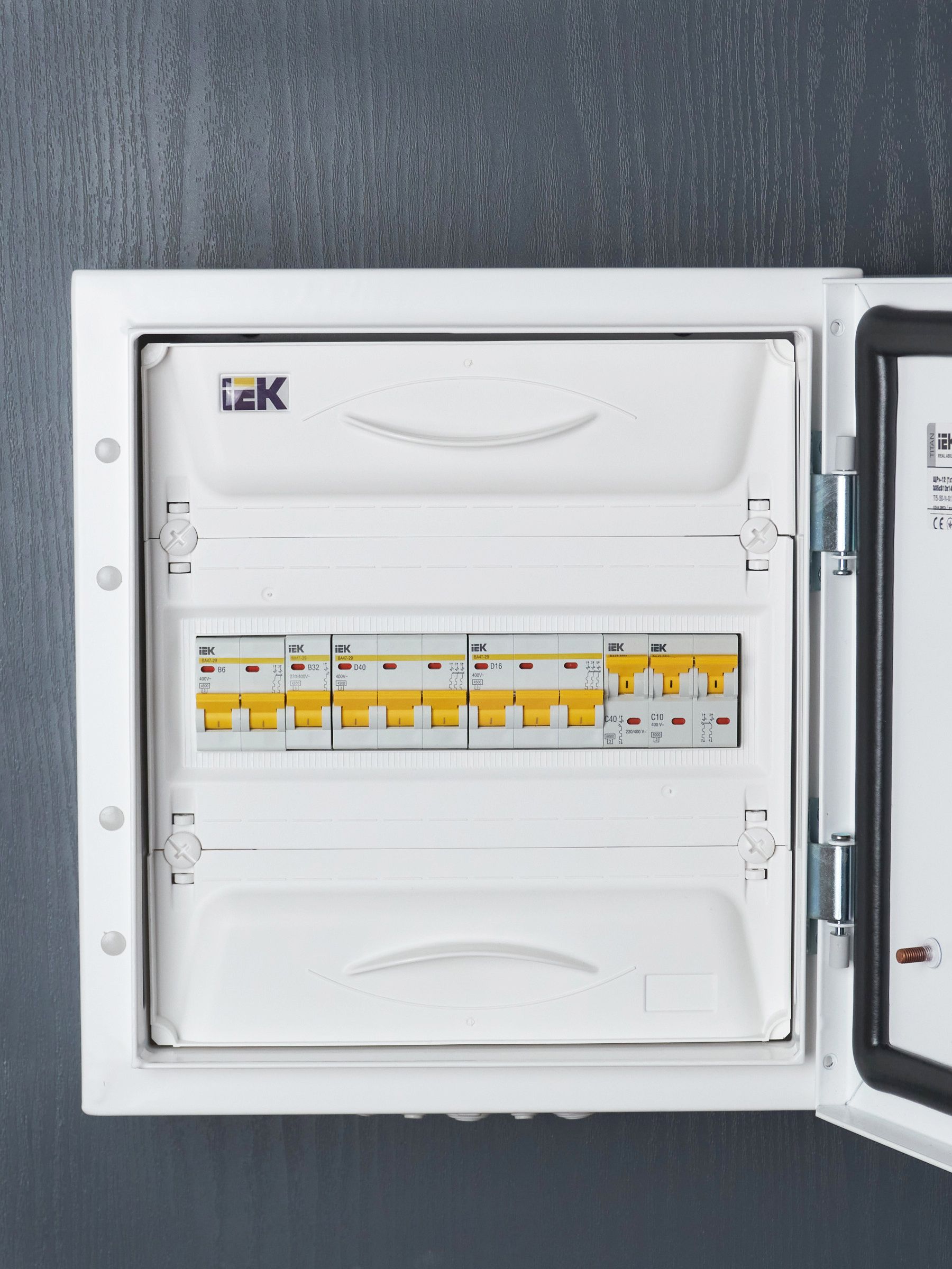             Автоматтық ажыратқыш 3Р ВА 47-29 40 А сипаттама D ИЭК    