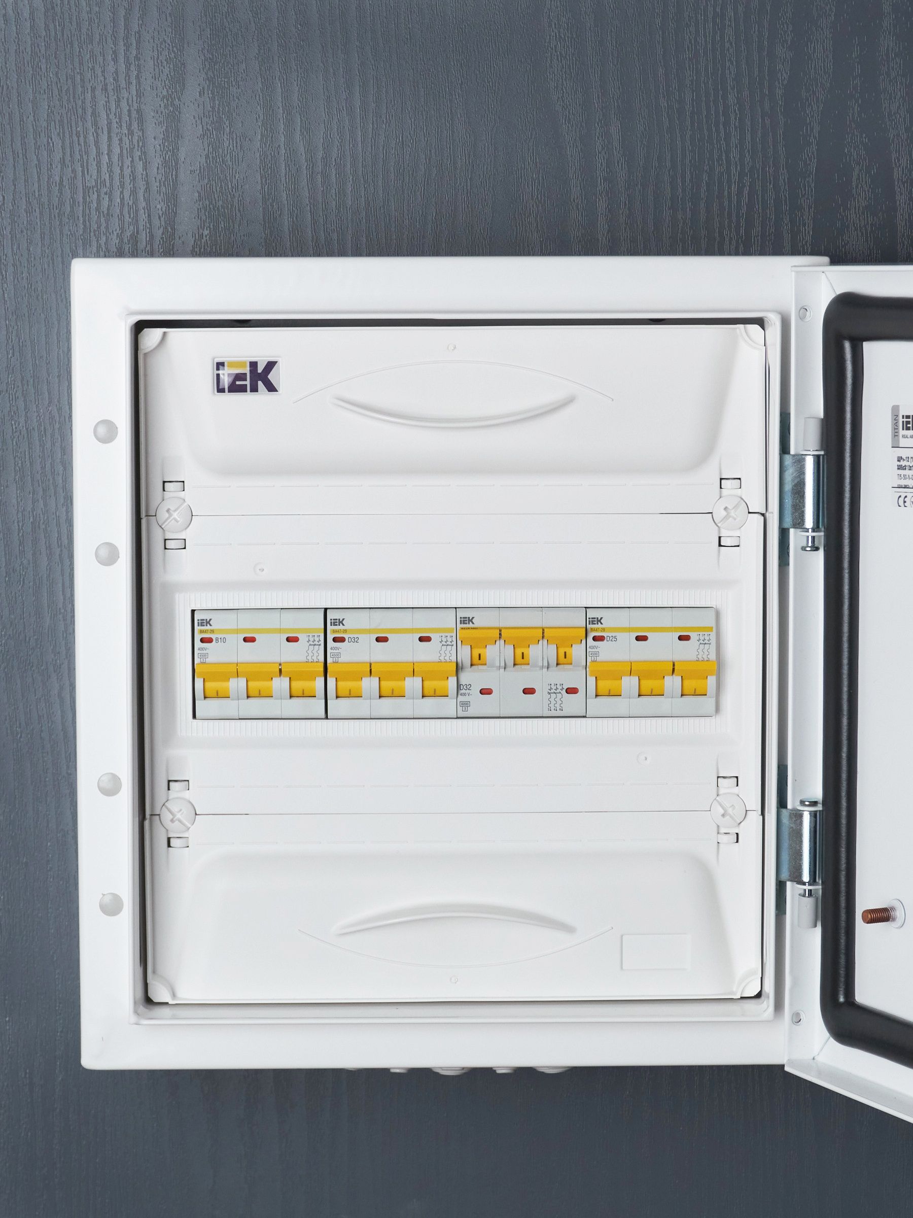             Автоматтық ажыратқыш 3Р ВА 47-29 32 А сипаттама D ИЭК    