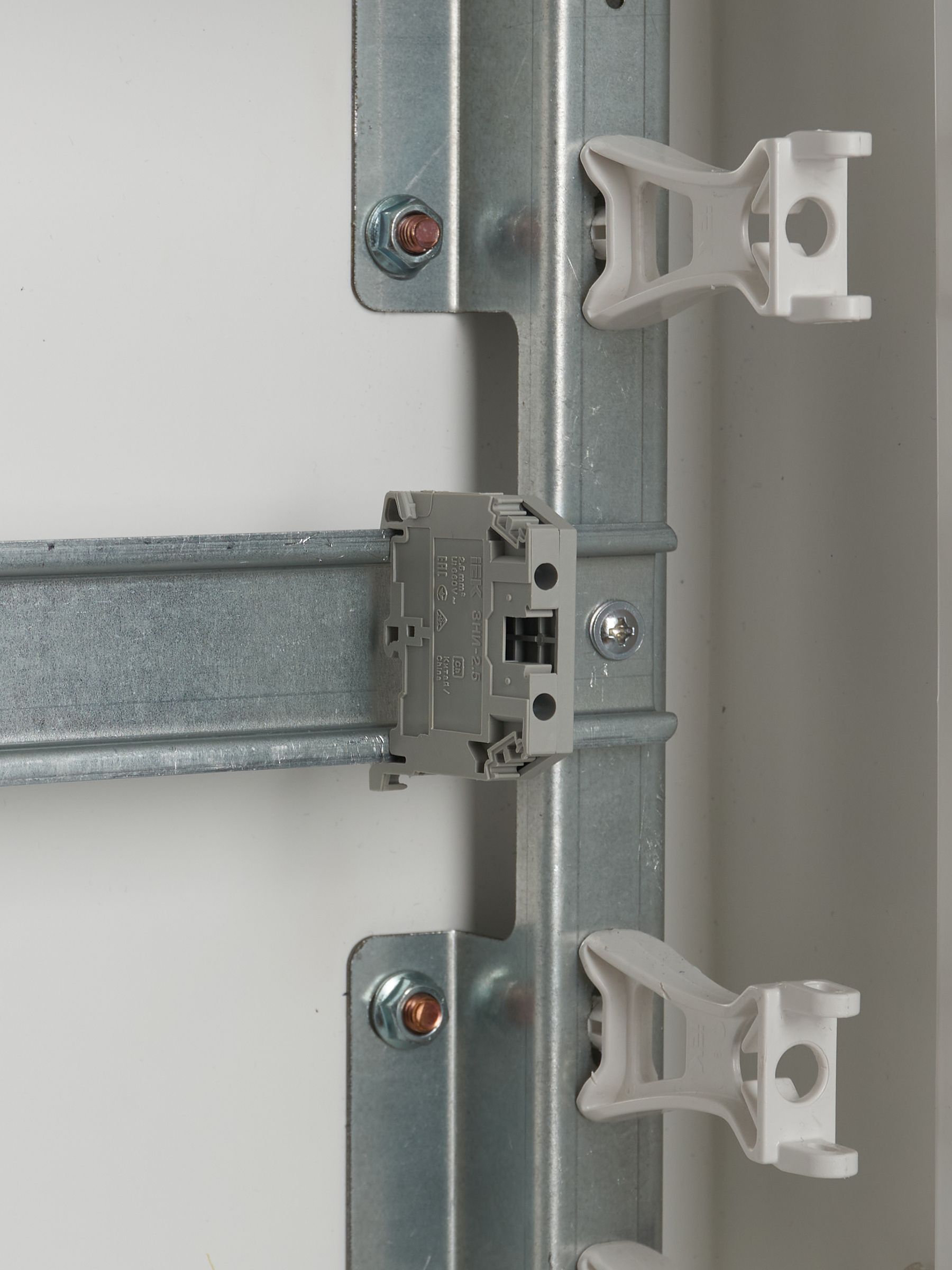             Жиынтықтағы қысқыш ЗНИ-2,5 мм2 (JXB24A) сұр ИЭК    