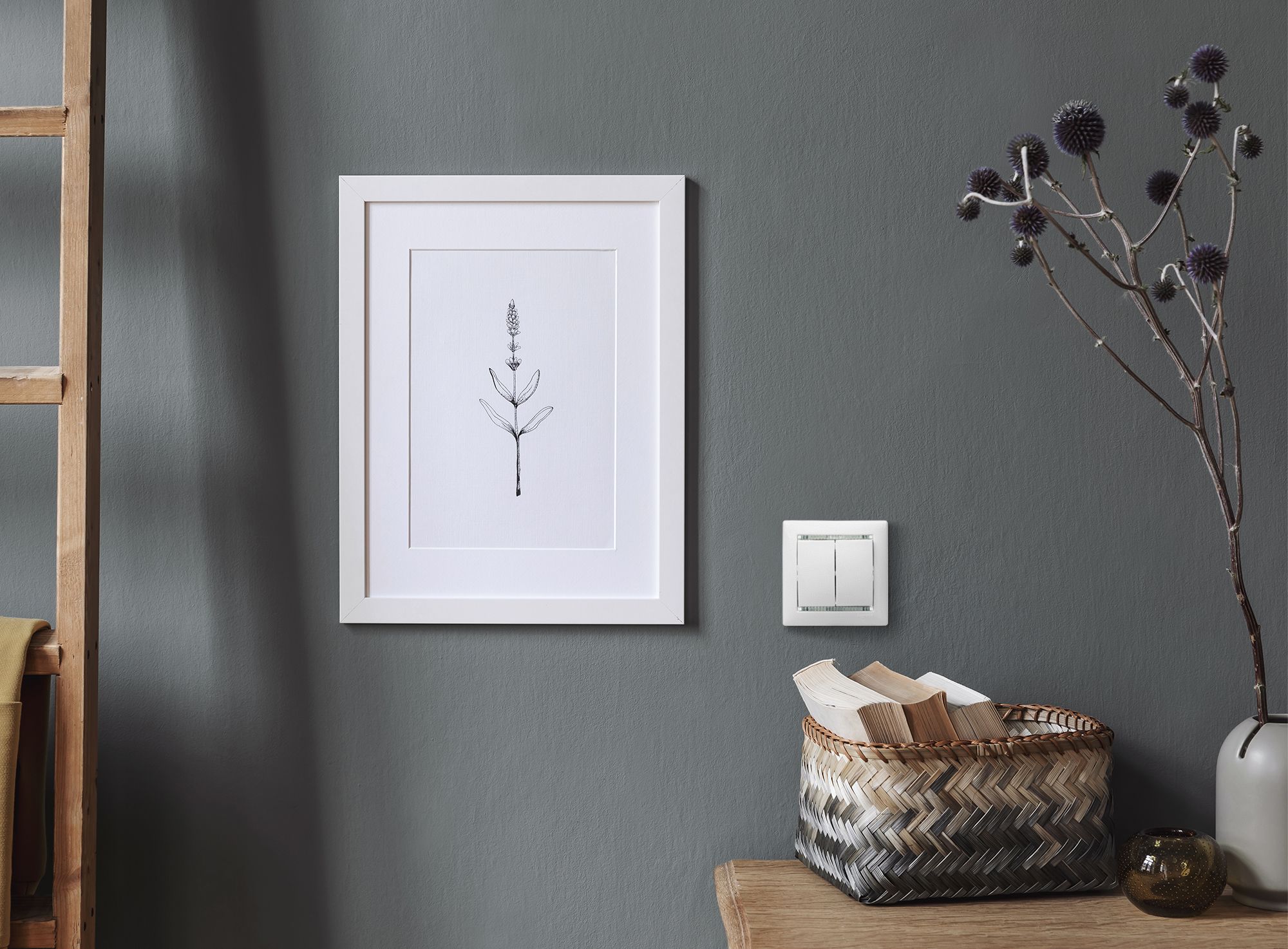             Ажыратқыш 2-пернелі Valena ақ /774405/    