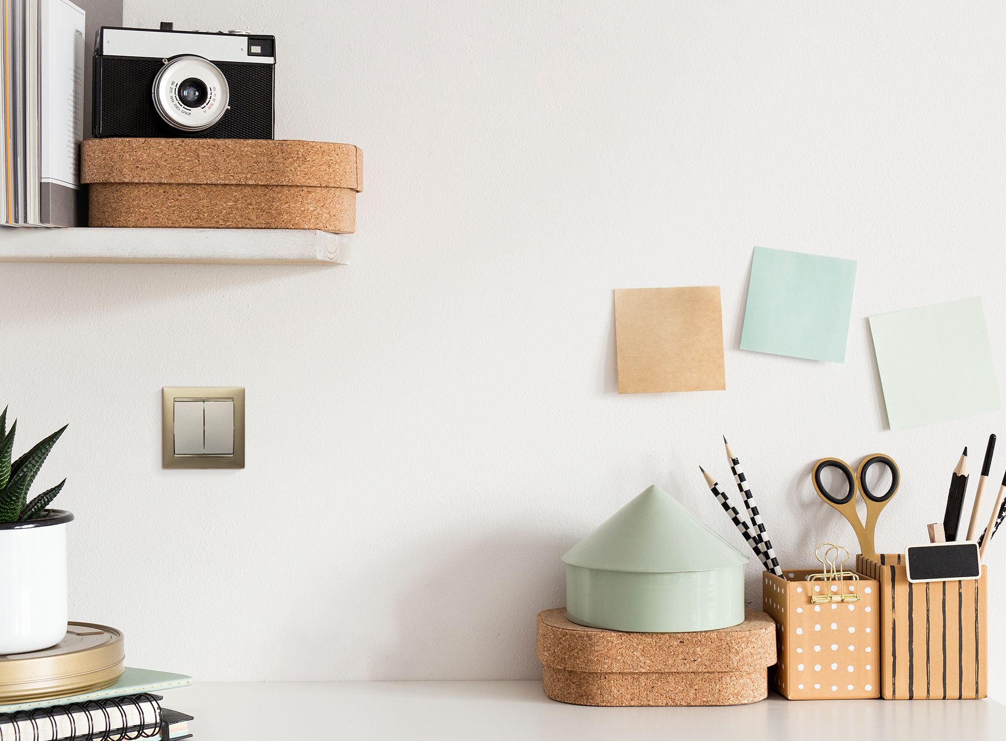             Ажыратқыш 2-пернелі Valena сұр /774305/    