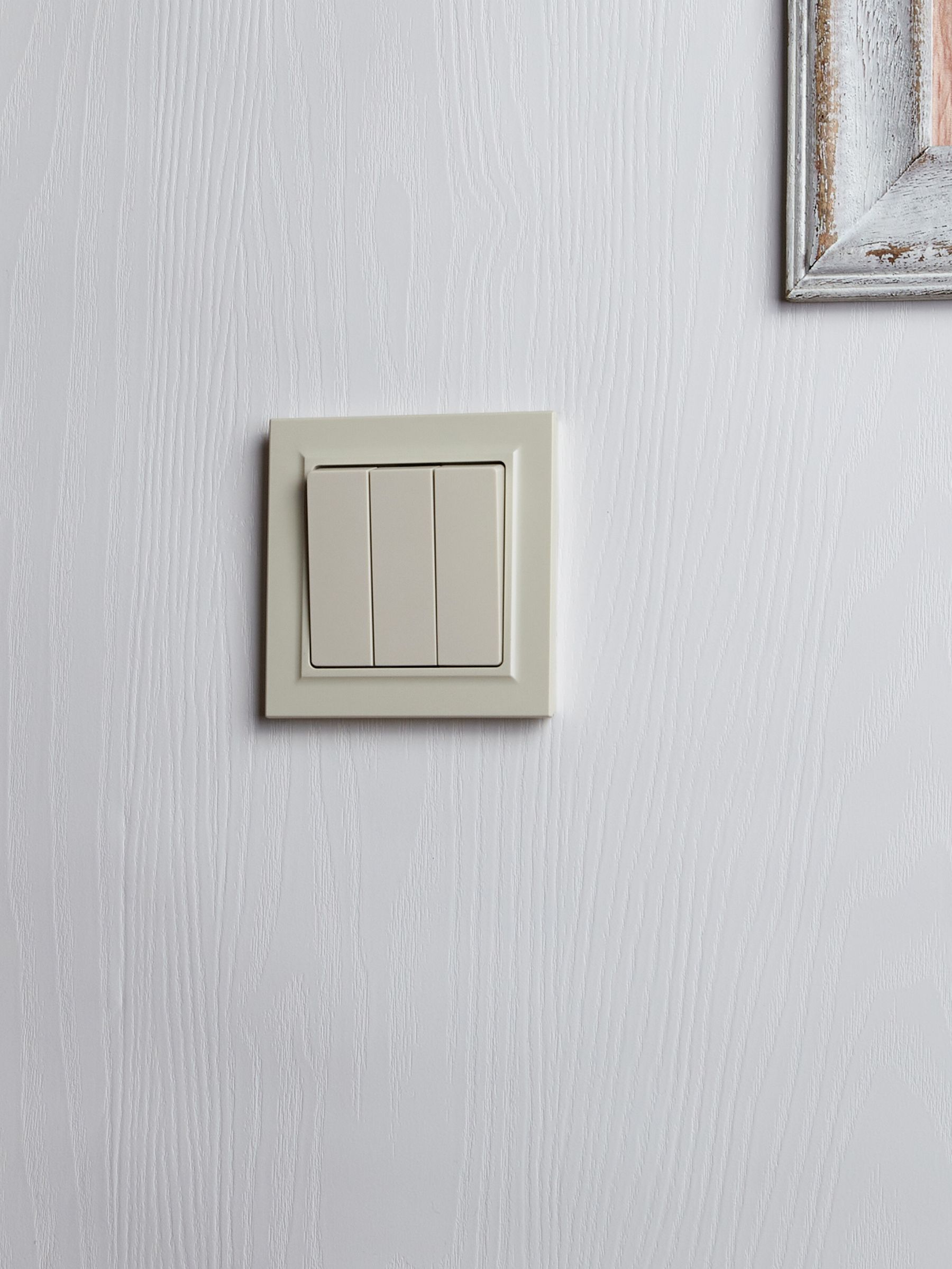             3-пернелі ажыратқыш 10A ВС10-3-0-БрКр ақшыл BRITE ИЭК    