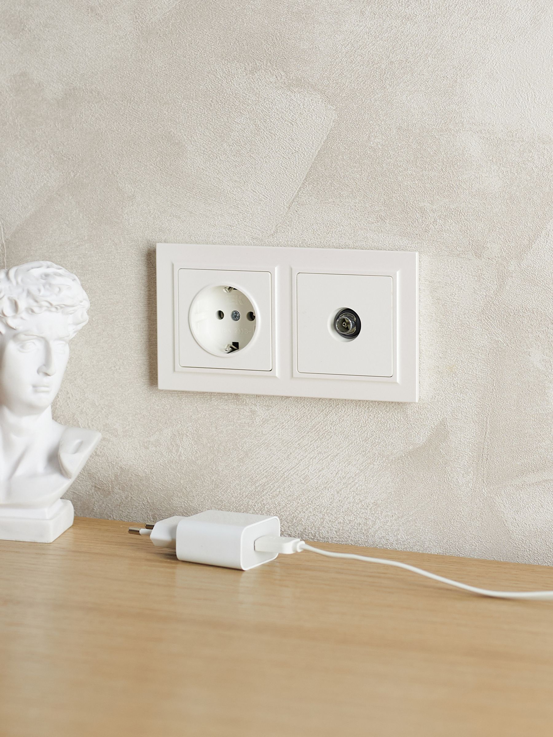             BRITE 2 постқа арналған жақтау IP44 РУ-2-БрЖ-44 інжу ИЭК    