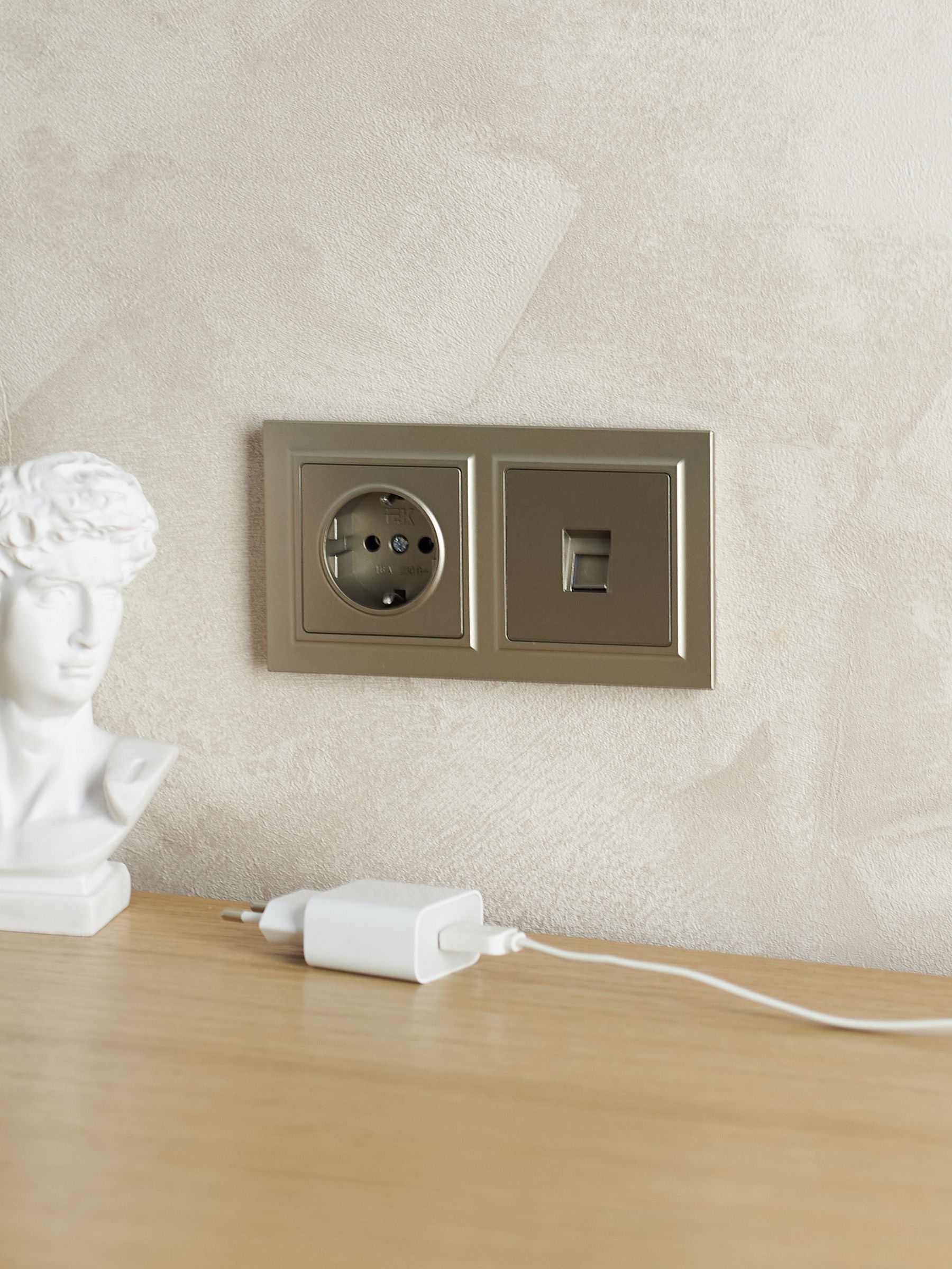             BRITE 2 постқа арналған жақтау IP44 РУ-2-БрШ-44 шампан ИЭК    