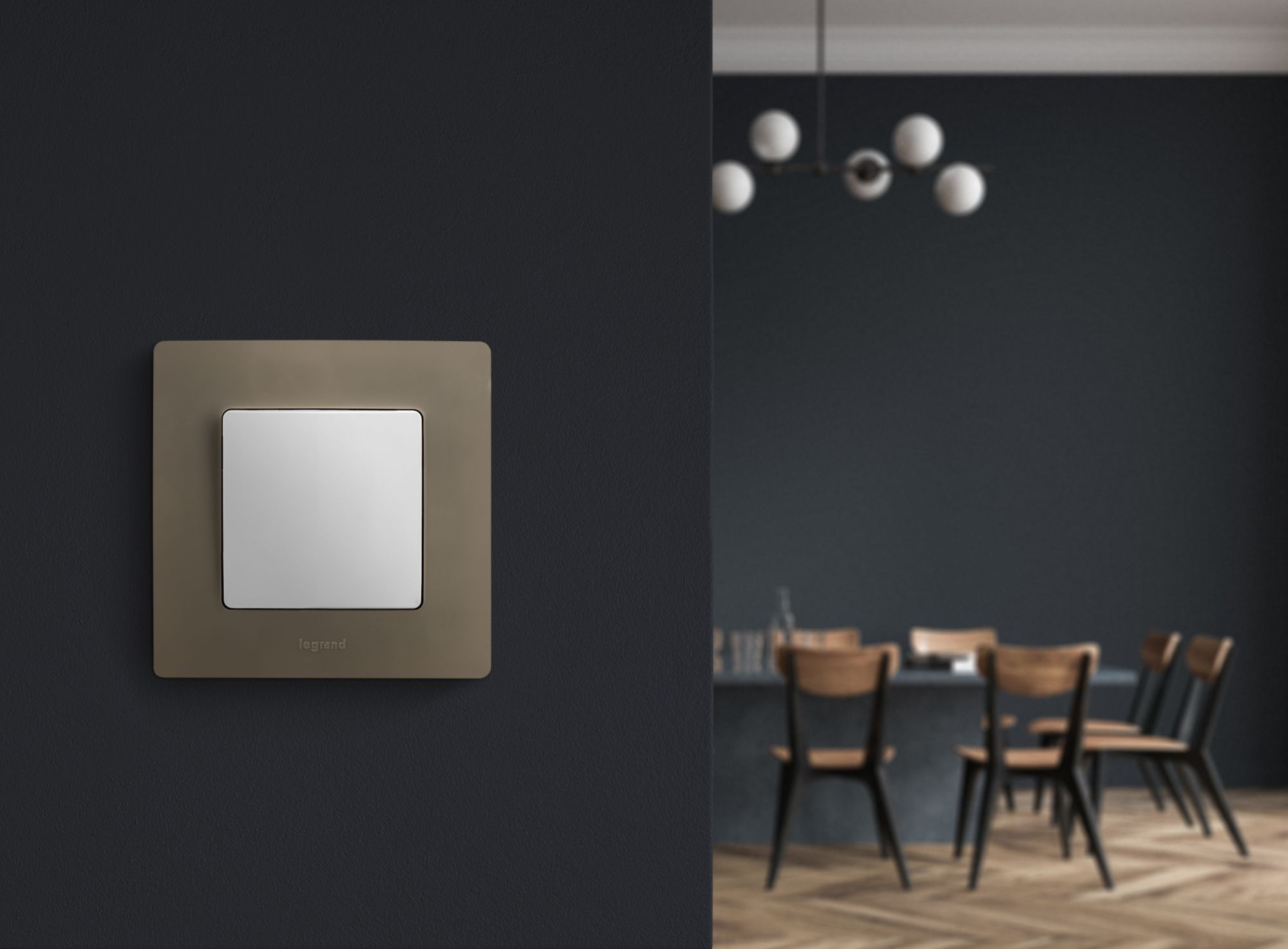             Ажыратқыш 1-пернелі 10АХ бұрамалы ақ ETIKA /672201/    