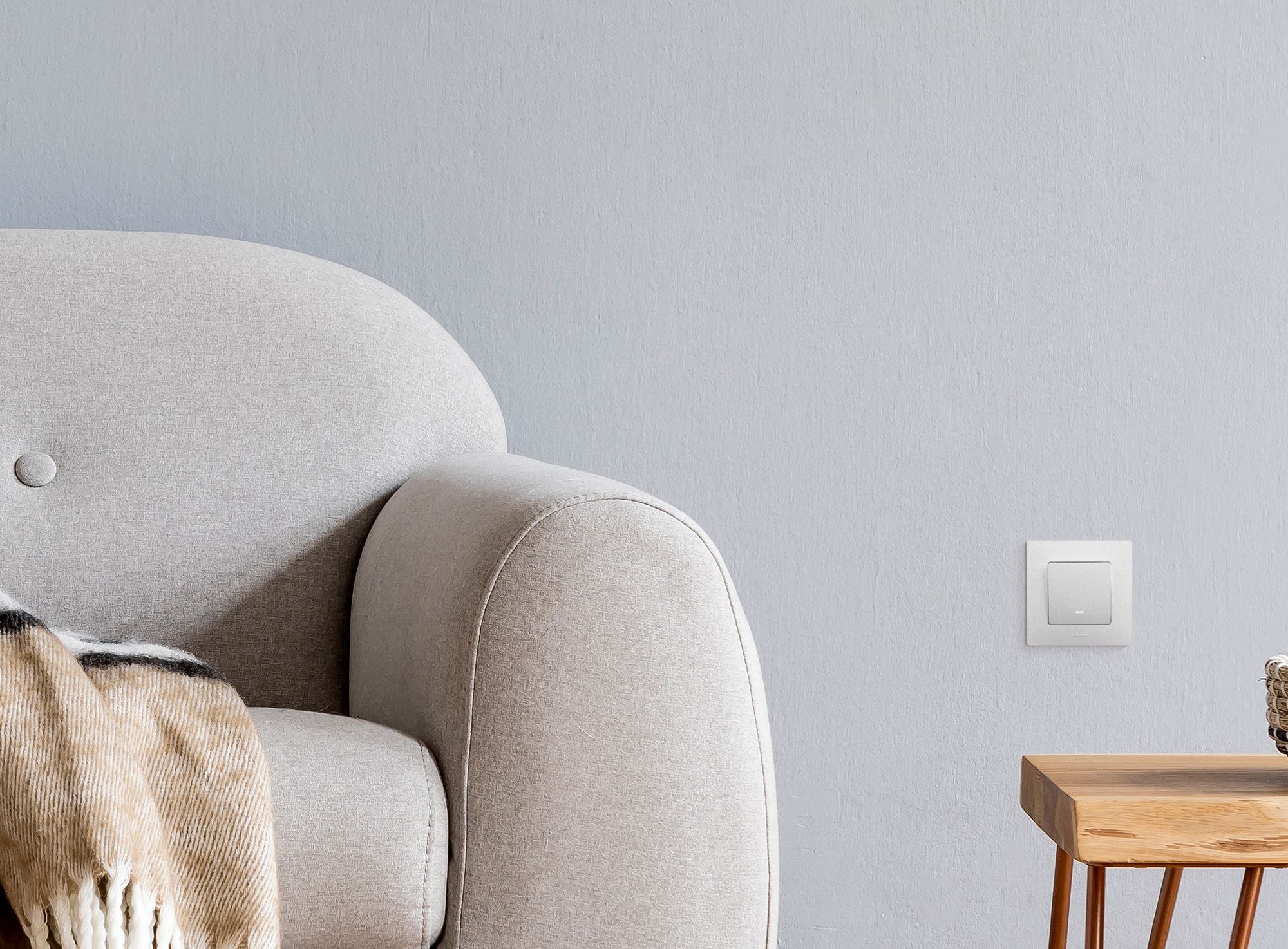             Ажыратқыш 1-пернелі 10АХ бұрамалы ақ ETIKA /672201/    