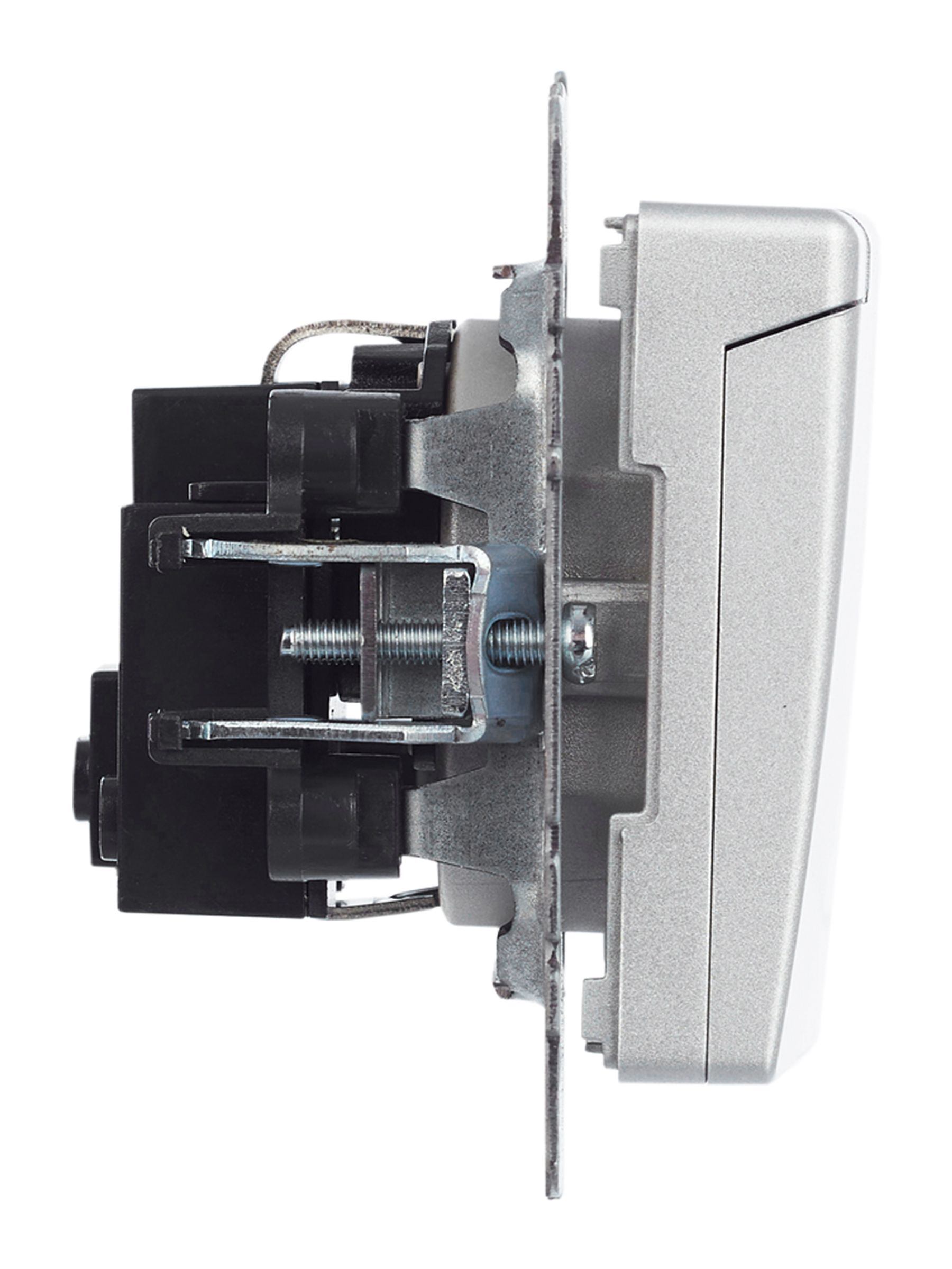             BRITE 1 ұялы жерлендірумен қақпақ мен перделері бар розетка 16А IP20 РСбш10-3-БрА алюминий ИЭК    