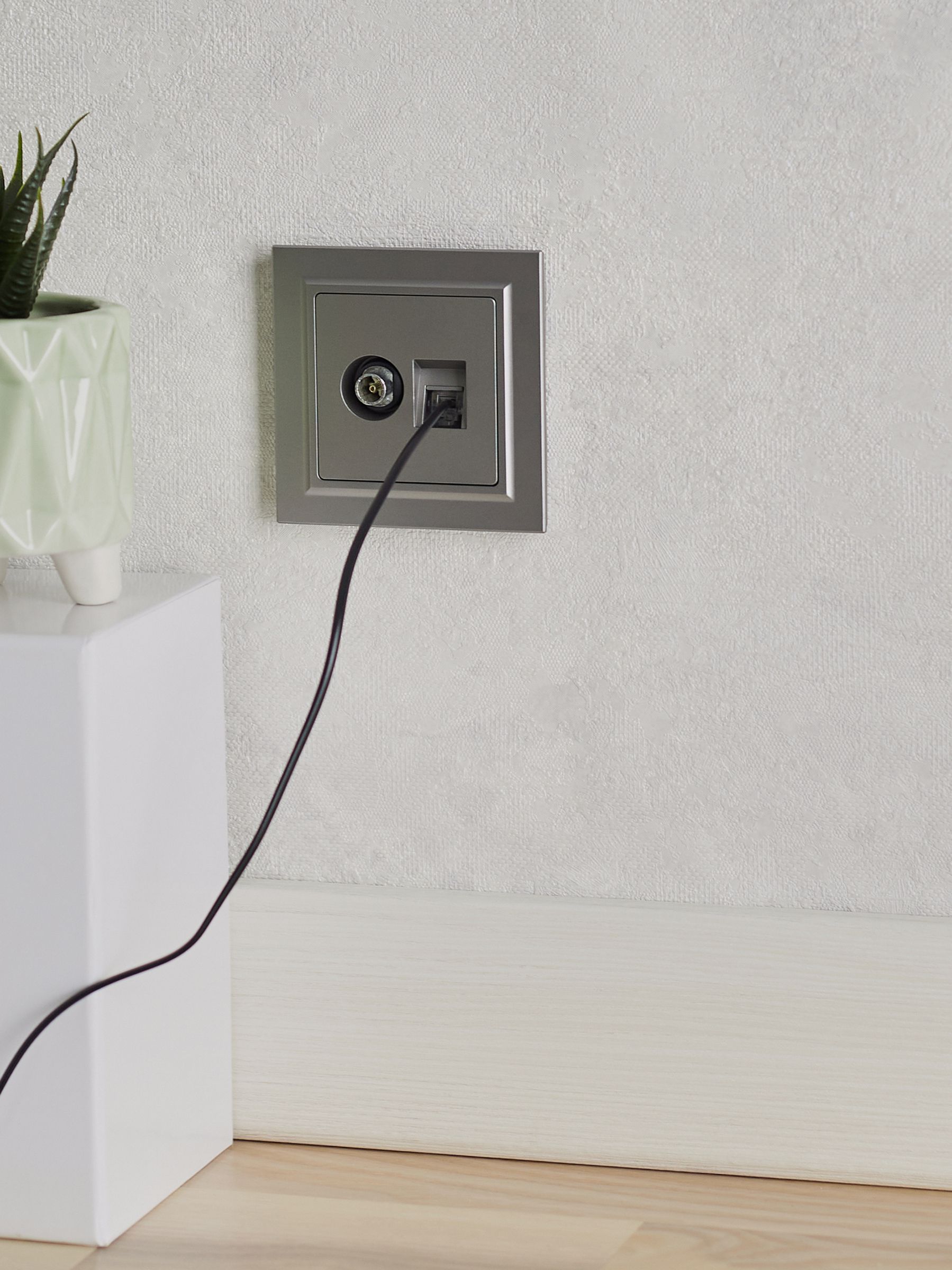             BRITE 2 ұялы розетка TV+RJ45 кат.5E РТВ/РК12-БрС болат ИЭК    