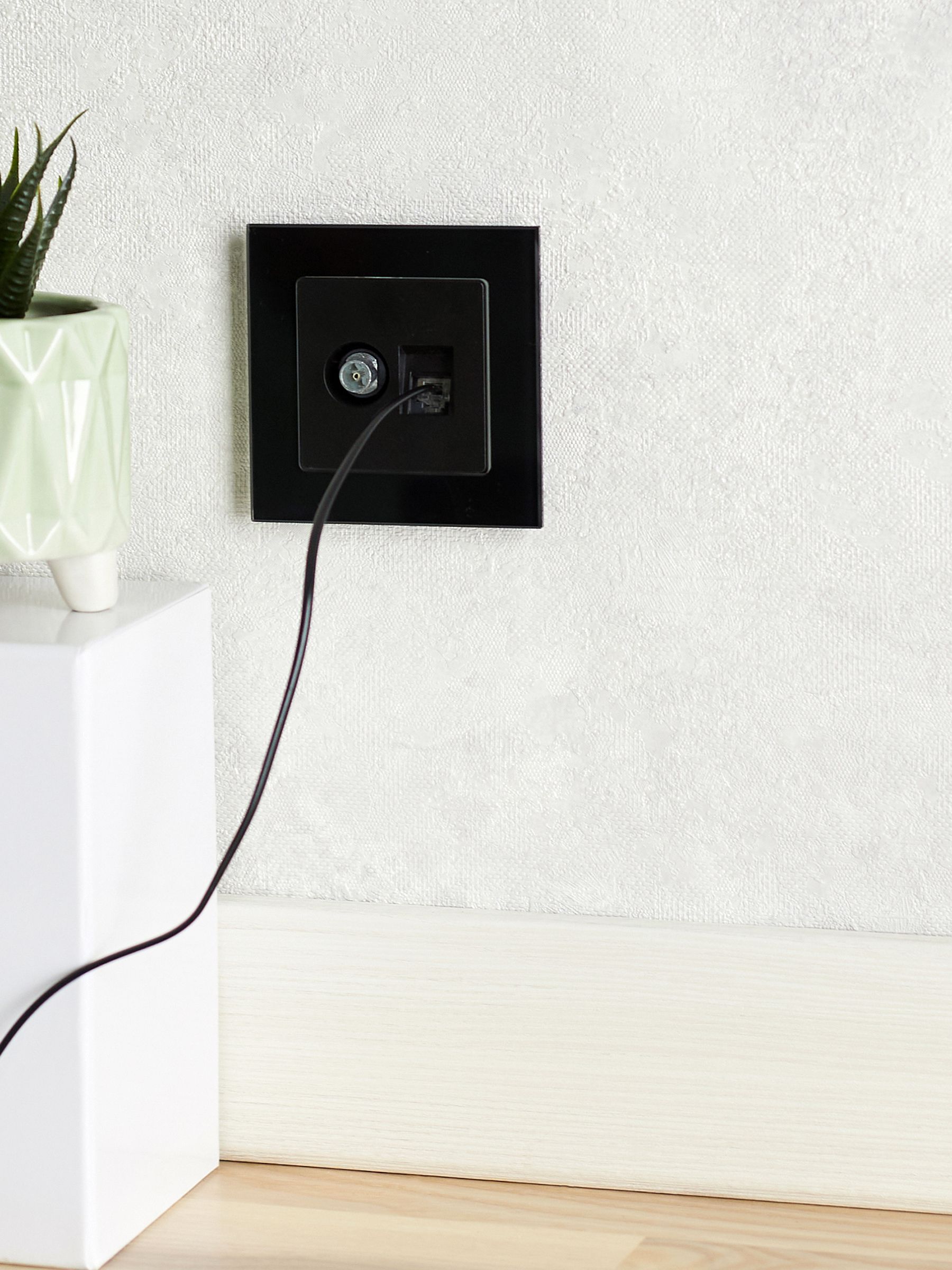             BRITE 2 ұялы розетка TV+RJ45 кат.5E РТВ/РК12-БрЧ қара ИЭК    