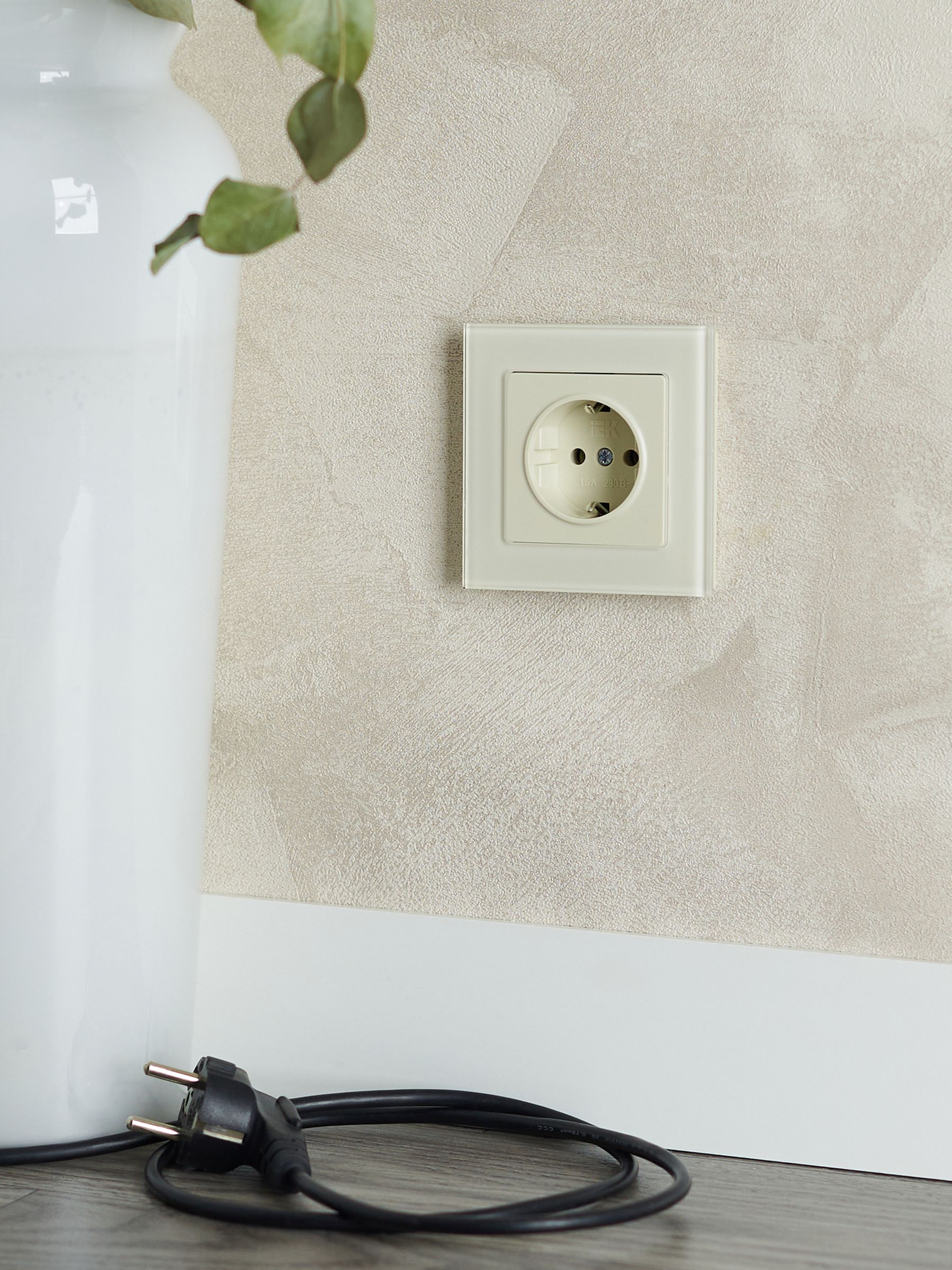             BRITE 1 ұялы жерлендірумен перделері жоқ  розетка 16А РС11-1-0-БрКр сарғыш ИЭК    
