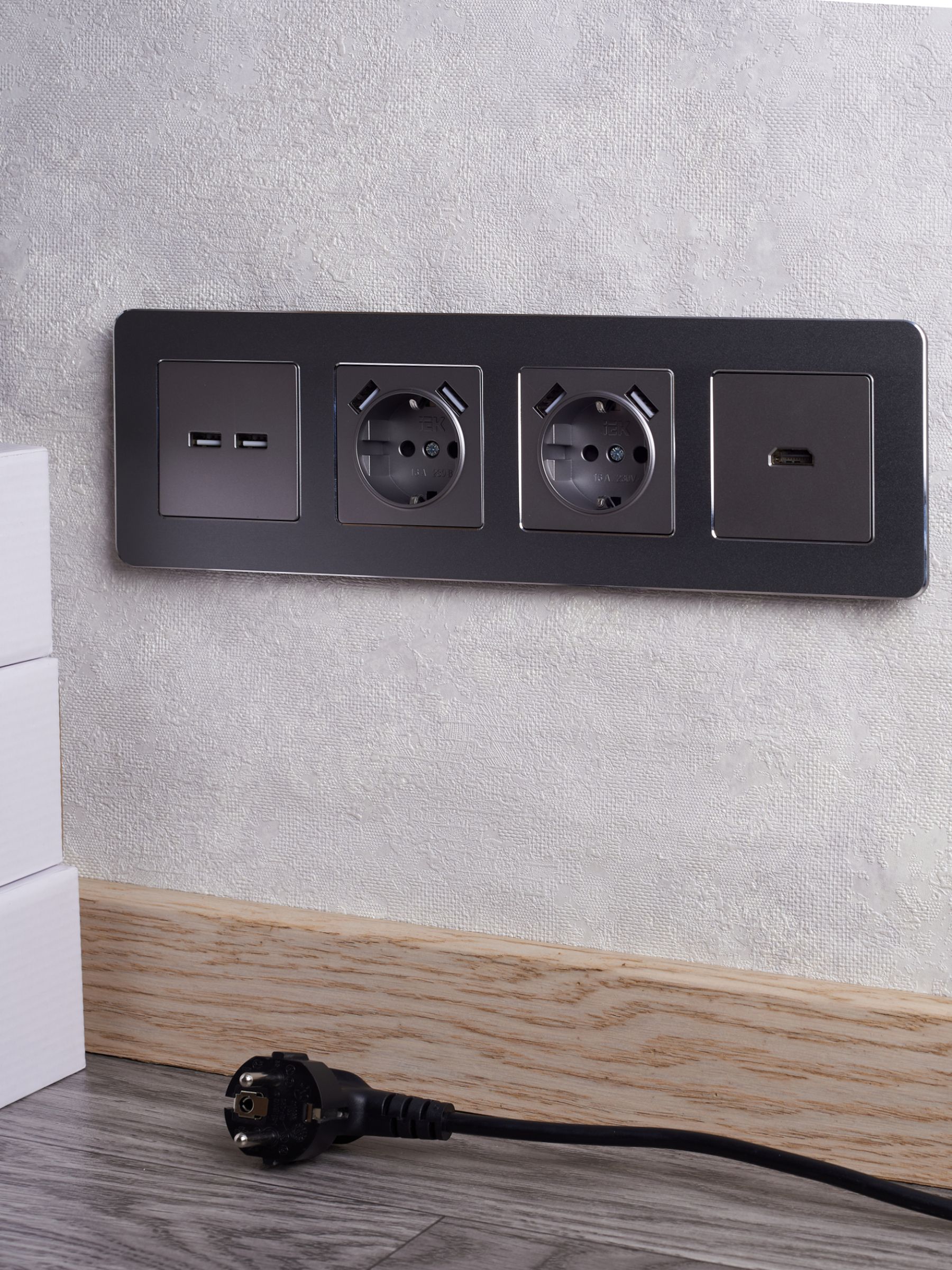             BRITE 1 ұялы жерлендірумен перделері бар розетка 16А с USB A+A 5B 2,1A  РЮш10-1-БрС болат  ИЭК    
