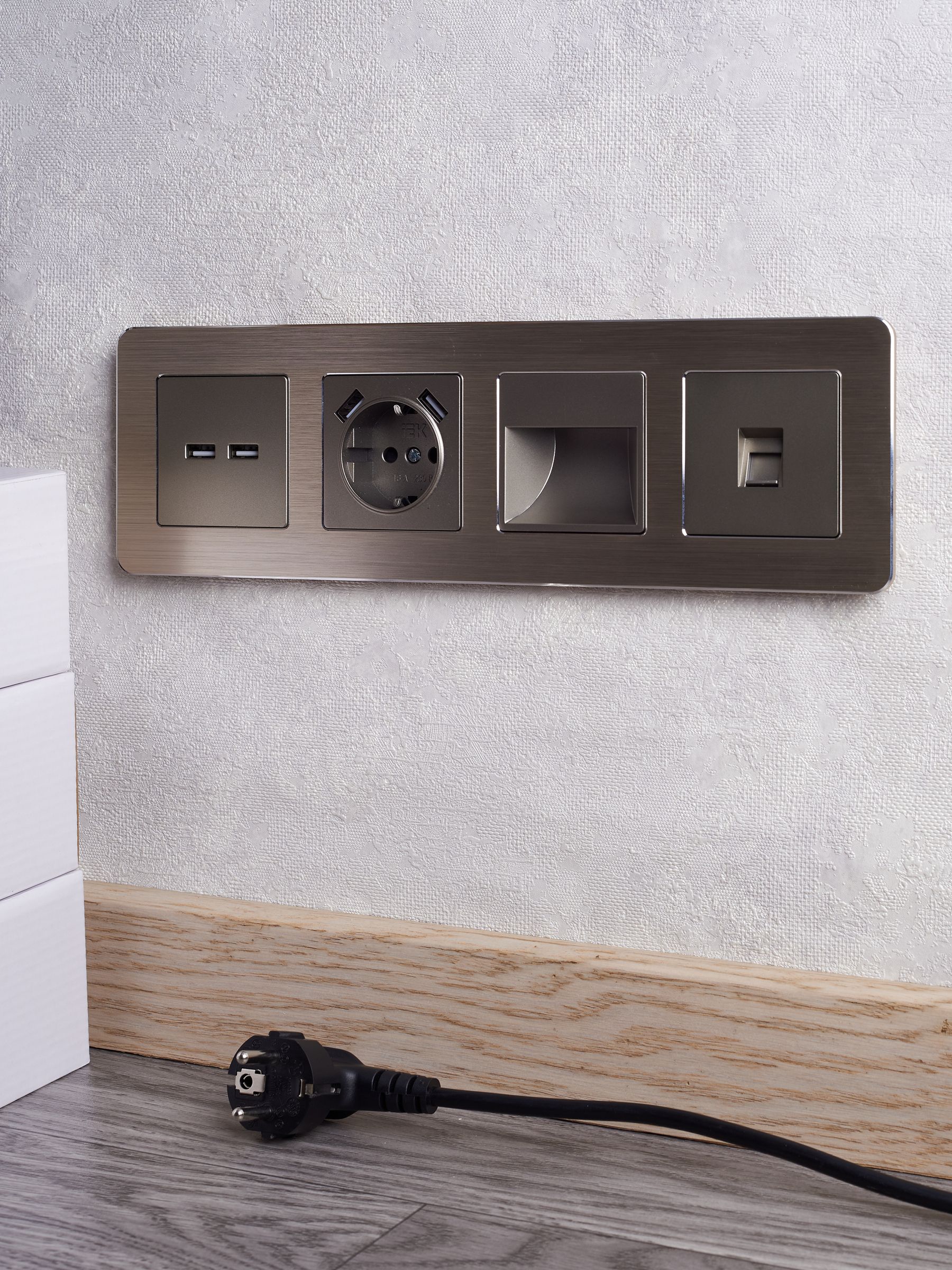             BRITE жарықдиодты жарықтандырғыш кіріктірілген PL20-BRSH шампан IEK    