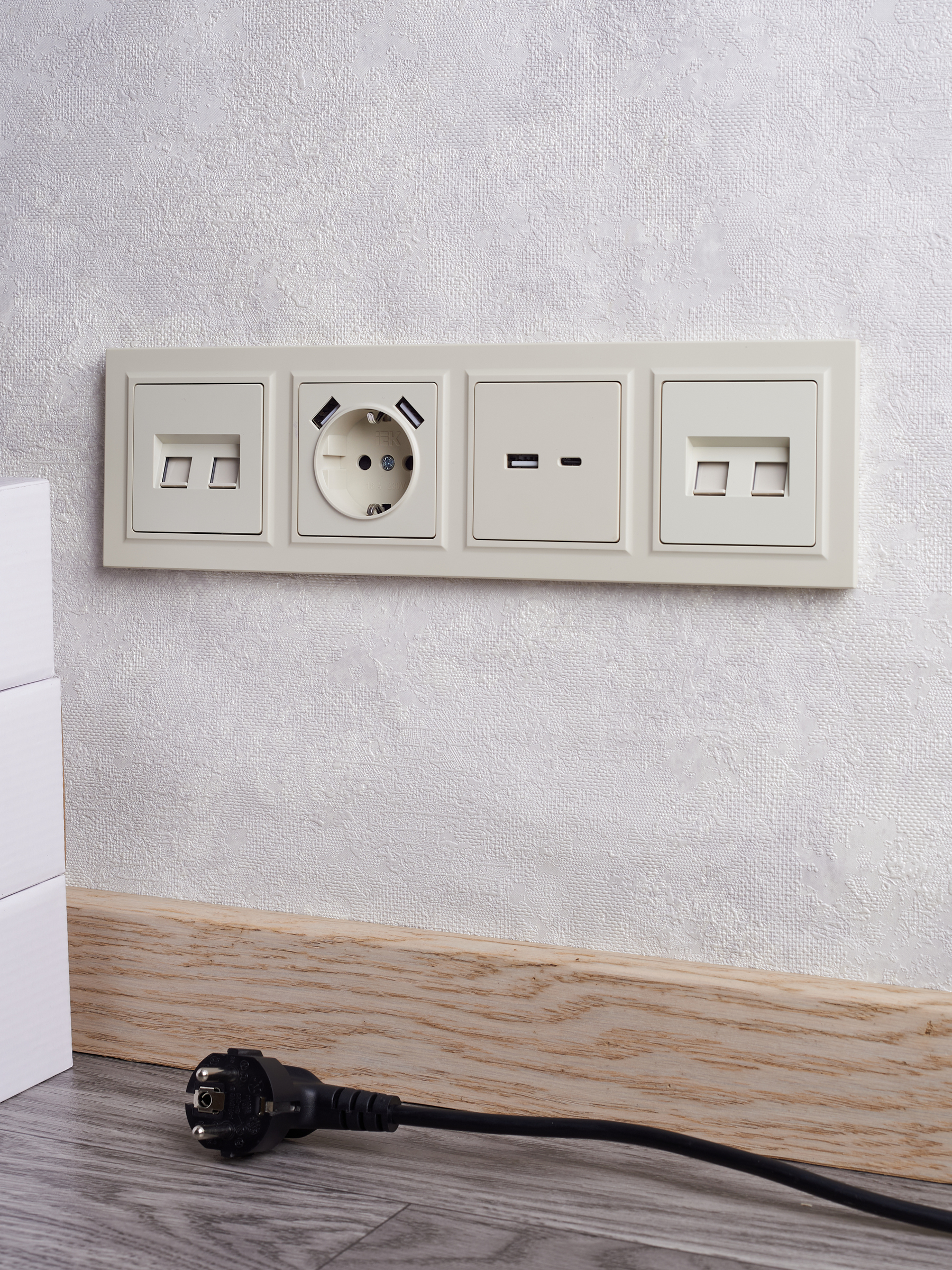             BRITE USB A+C розеткасы 18 Вт РЮ11-1-БрКр сарғыш ИЭК    