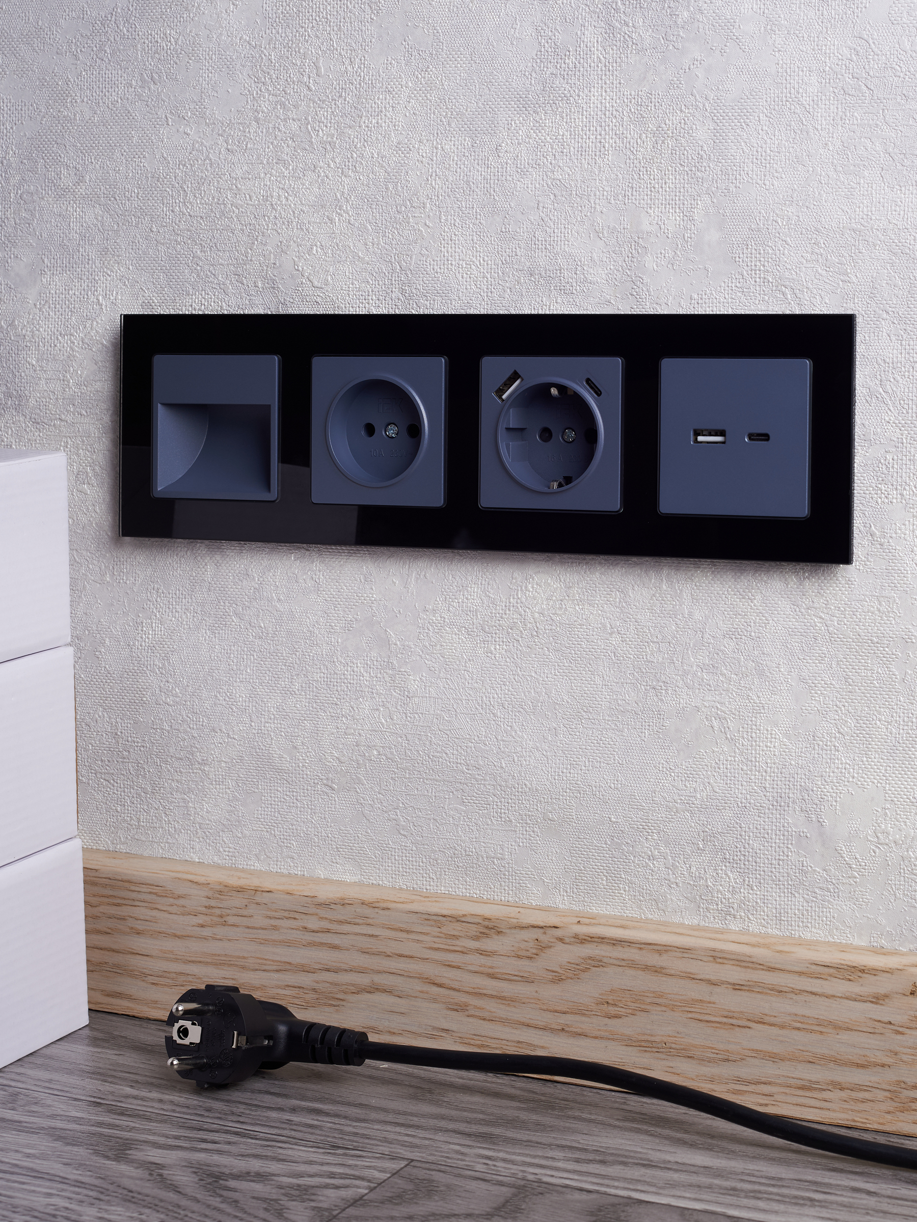             BRITE USB A+C розеткасы 18 Вт РЮ11-1-БрМ маренго ИЭК    