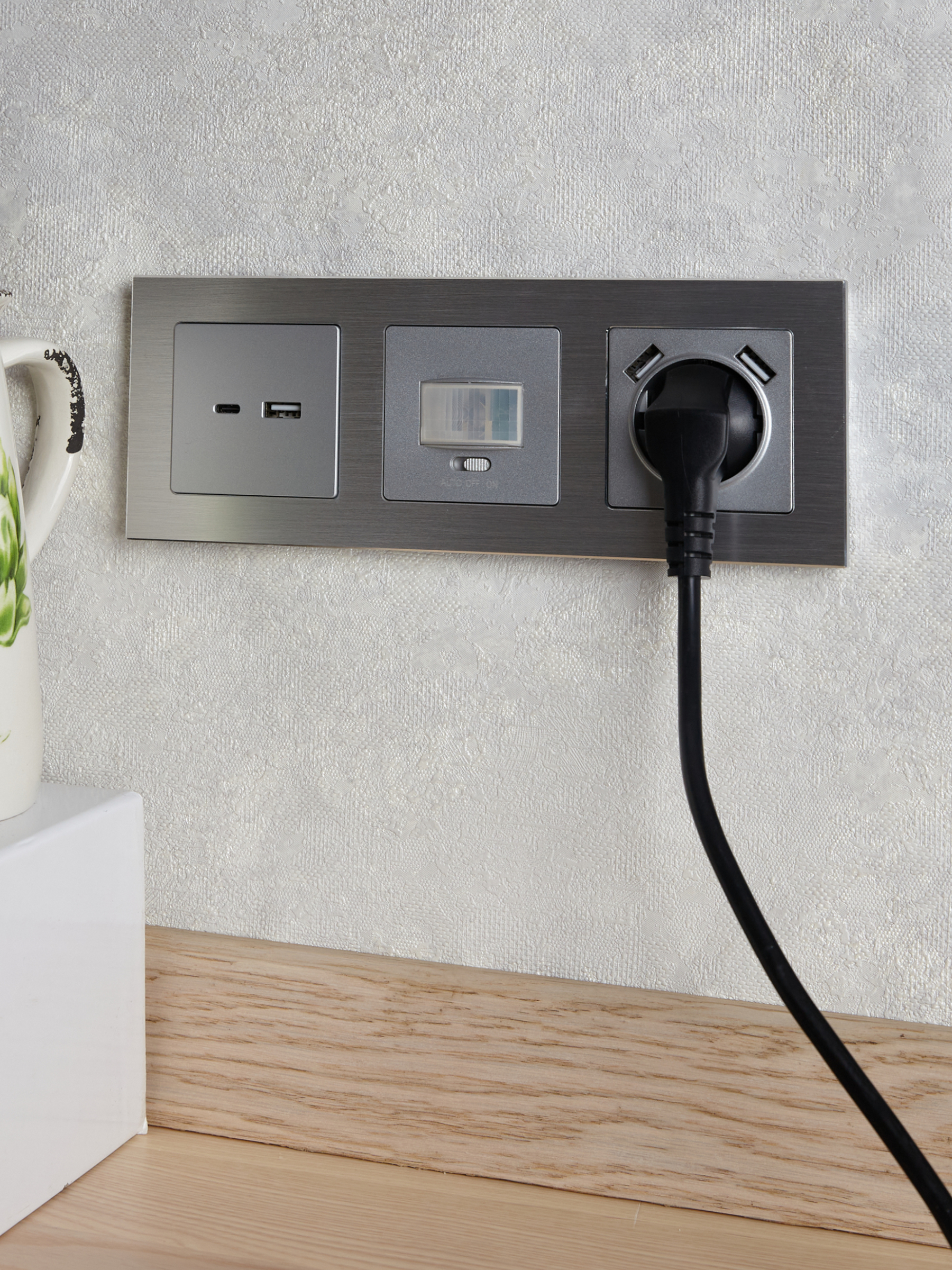             BRITE USB A+C розеткасы 18 Вт РЮ11-1-БрА алюминий ИЭК    