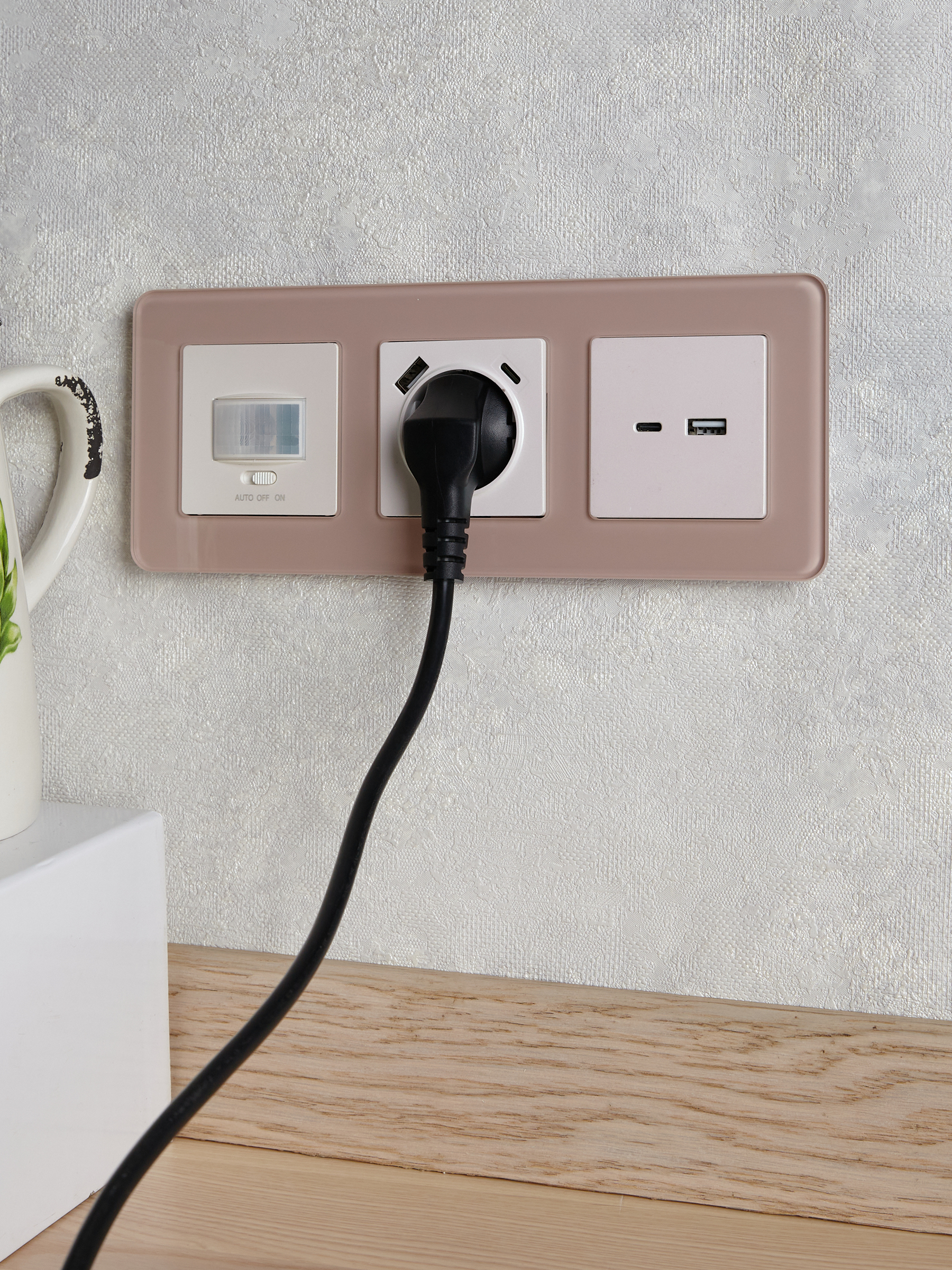            BRITE USB A+C розеткасы 18 Вт РЮ11-1-БрЖ інжу ИЭК    