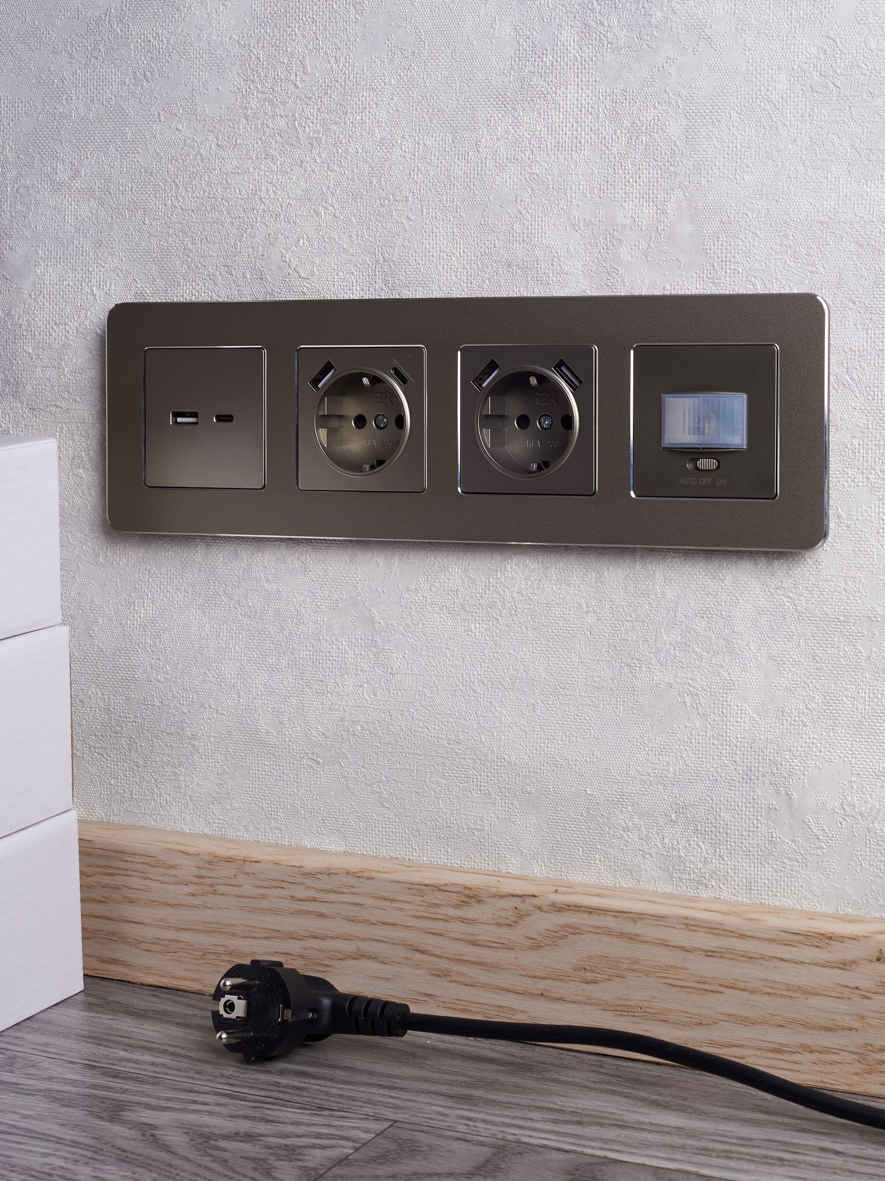             BRITE USB A+C розеткасы 18 Вт РЮ11-1-БрШ шампан ИЭК    