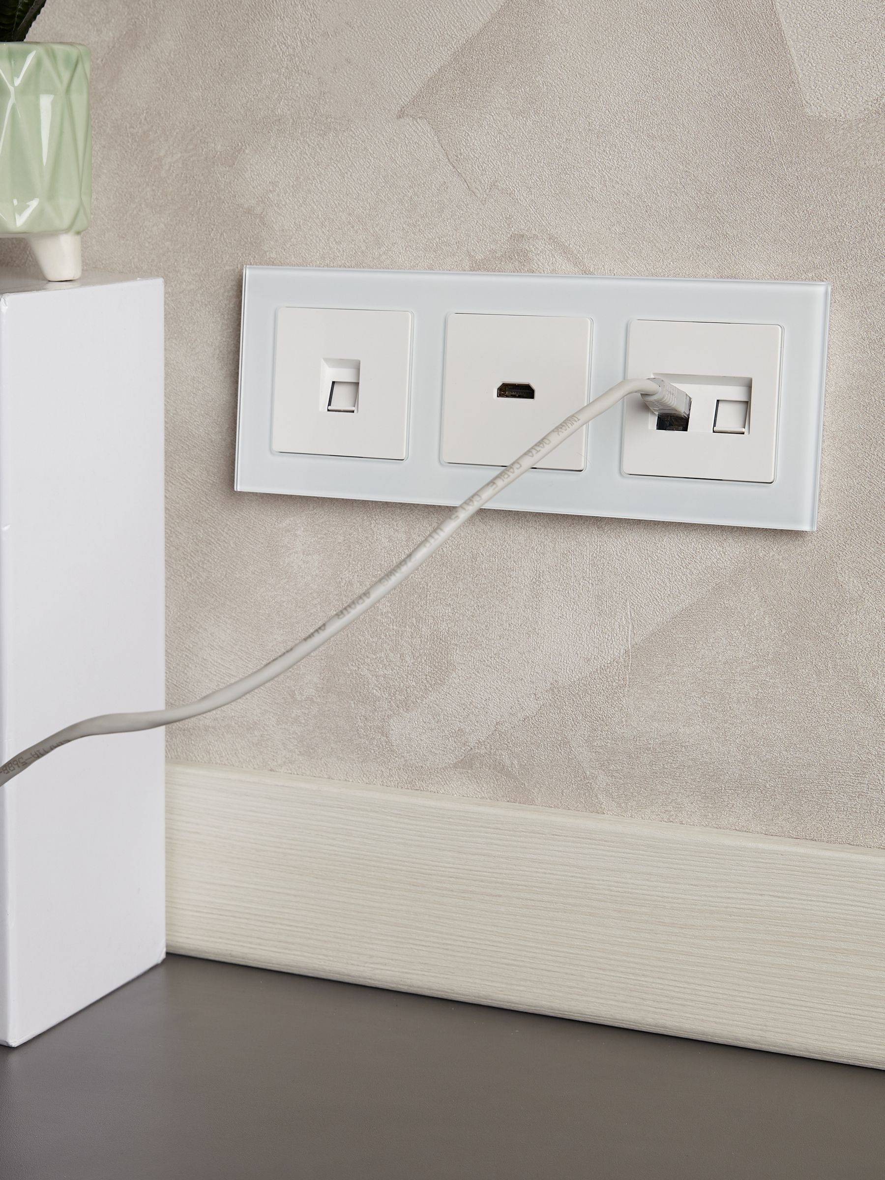             BRITE Жақтау 3 орынды РУ-3-2- БрБ шыны ақ ИЭК    