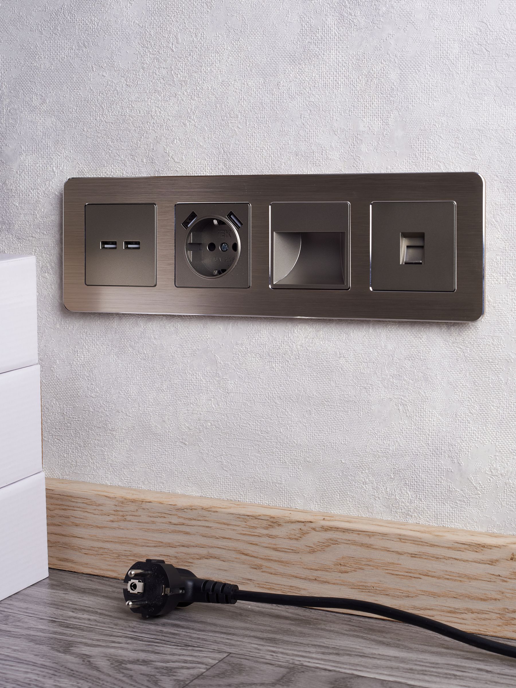             BRITE USB розеткасы, А+А 5В 3,1 А РЮ10-1-БрШ шампан ИЭК    