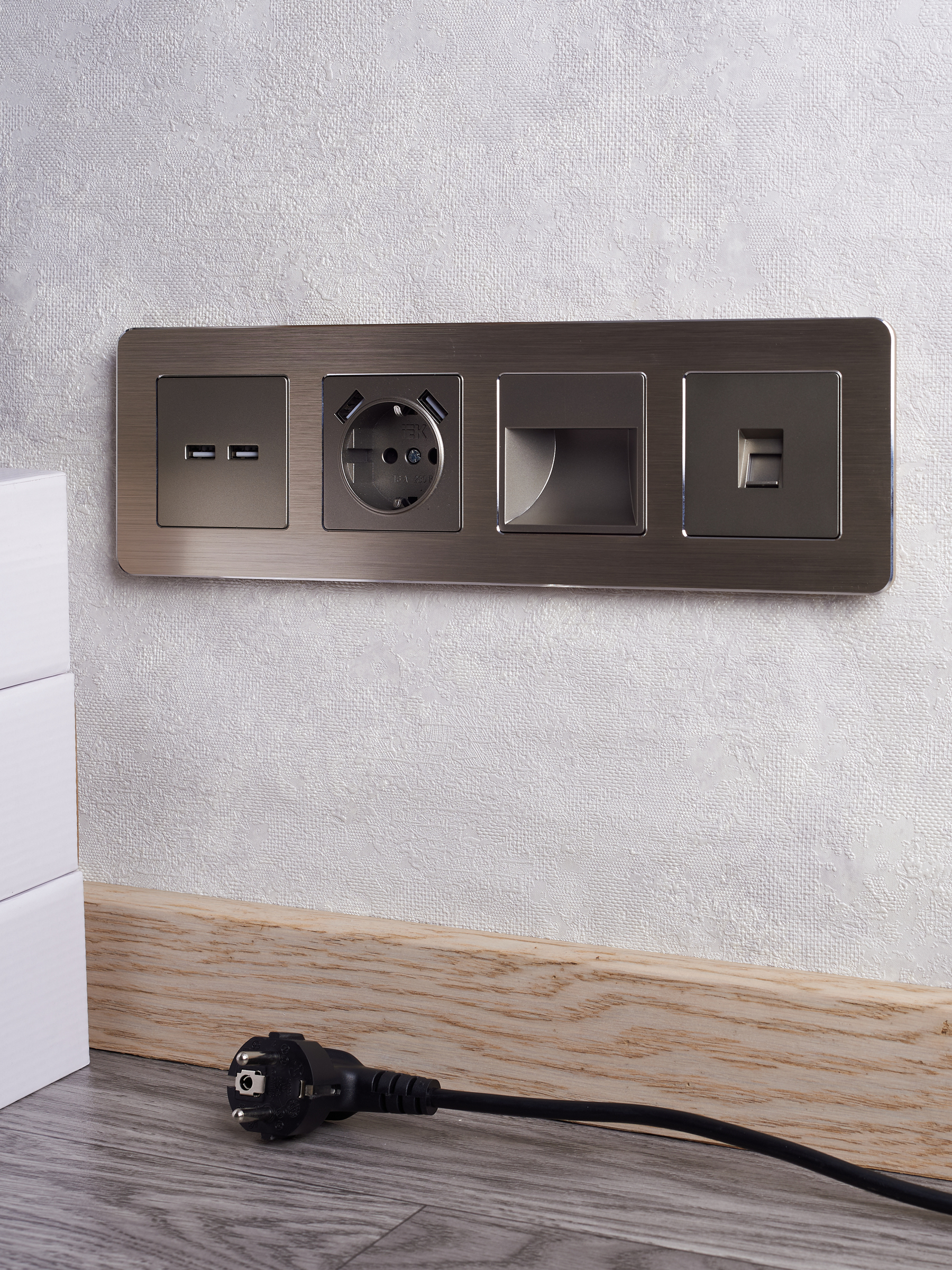             BRITE USB розеткасы, А+А 5В 3,1 А РЮ10-1-БрШ шампан ИЭК    