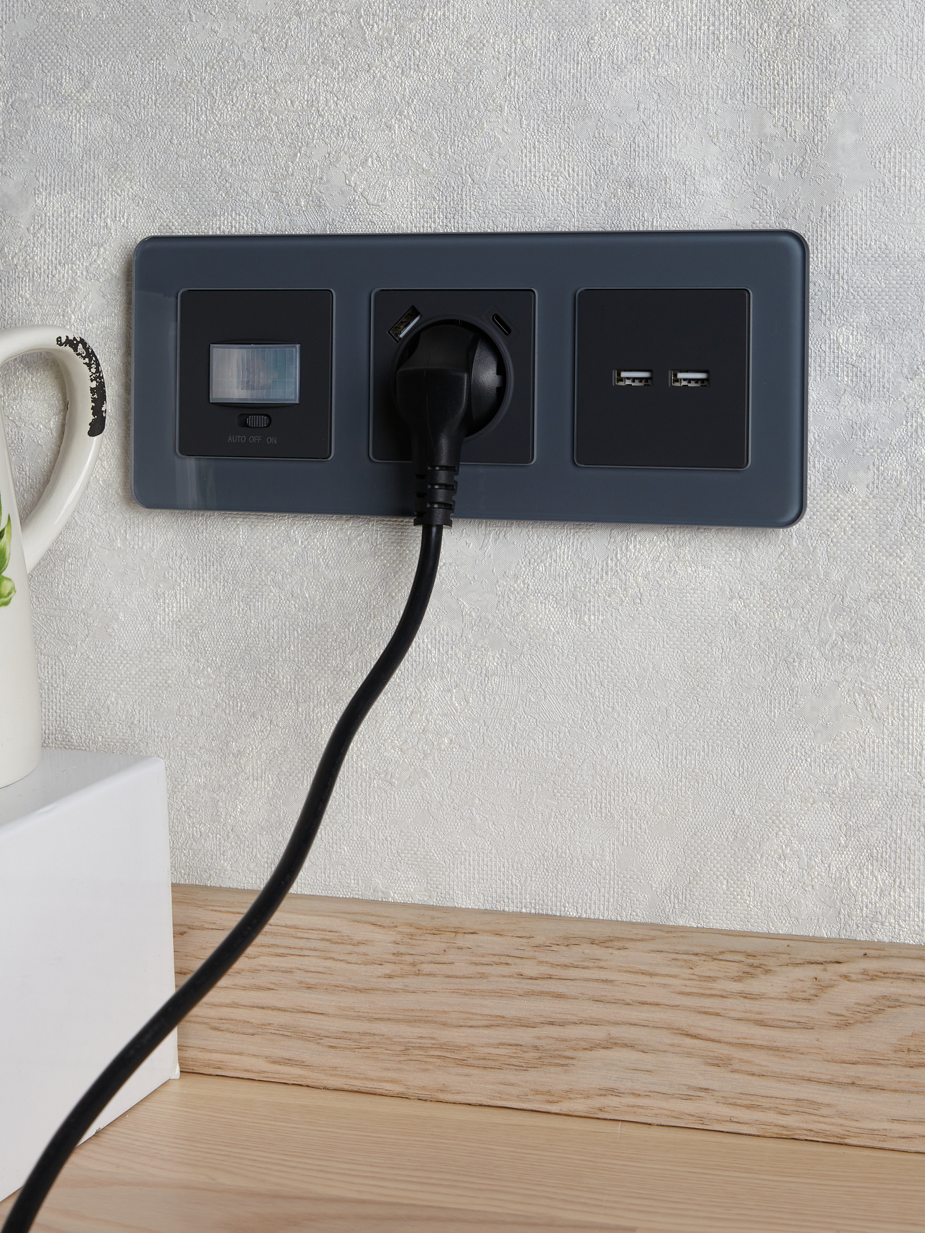             BRITE USB розеткасы, A+A 5В 3,1 А РЮ10-1-БрГ графит ИЭК    