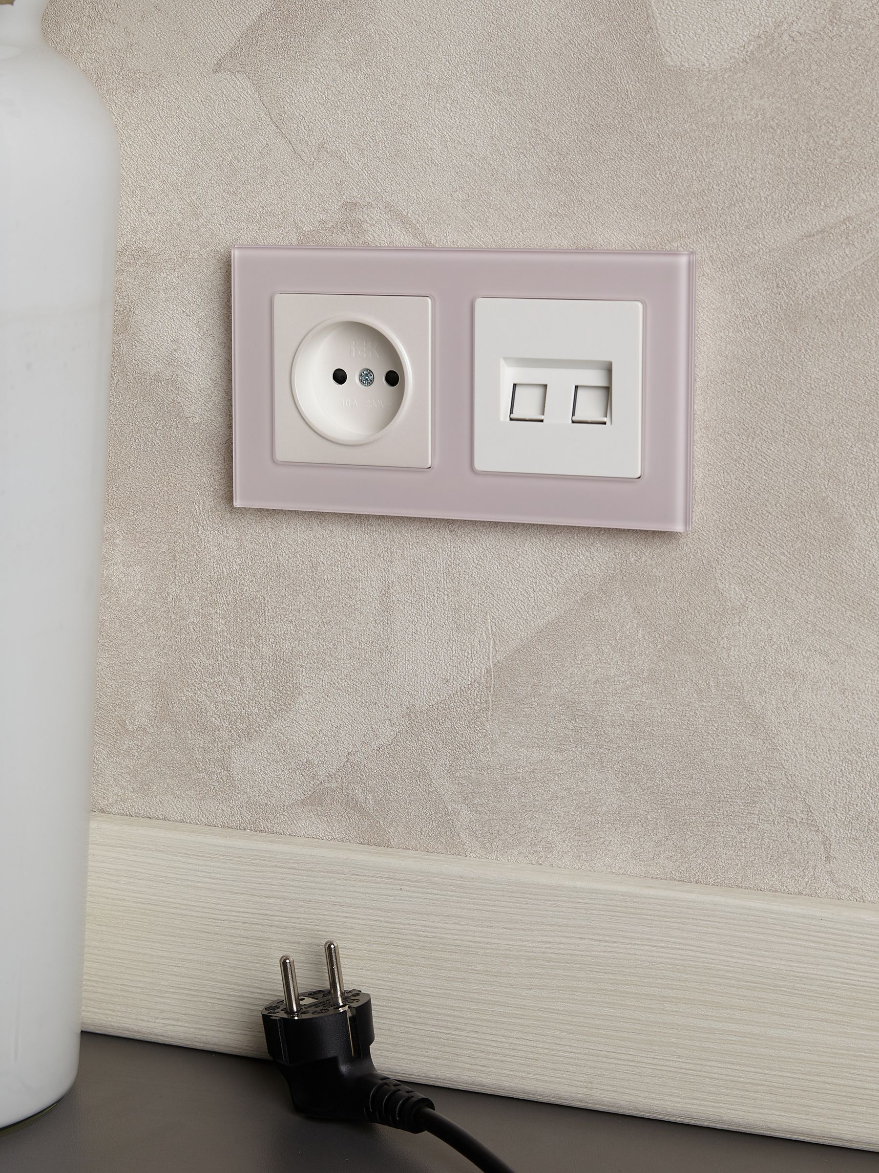             BRITE жиектемесі, 2 орынды РУ-2-2-Бр, шыны қызғылт күңгірт ИЭК    