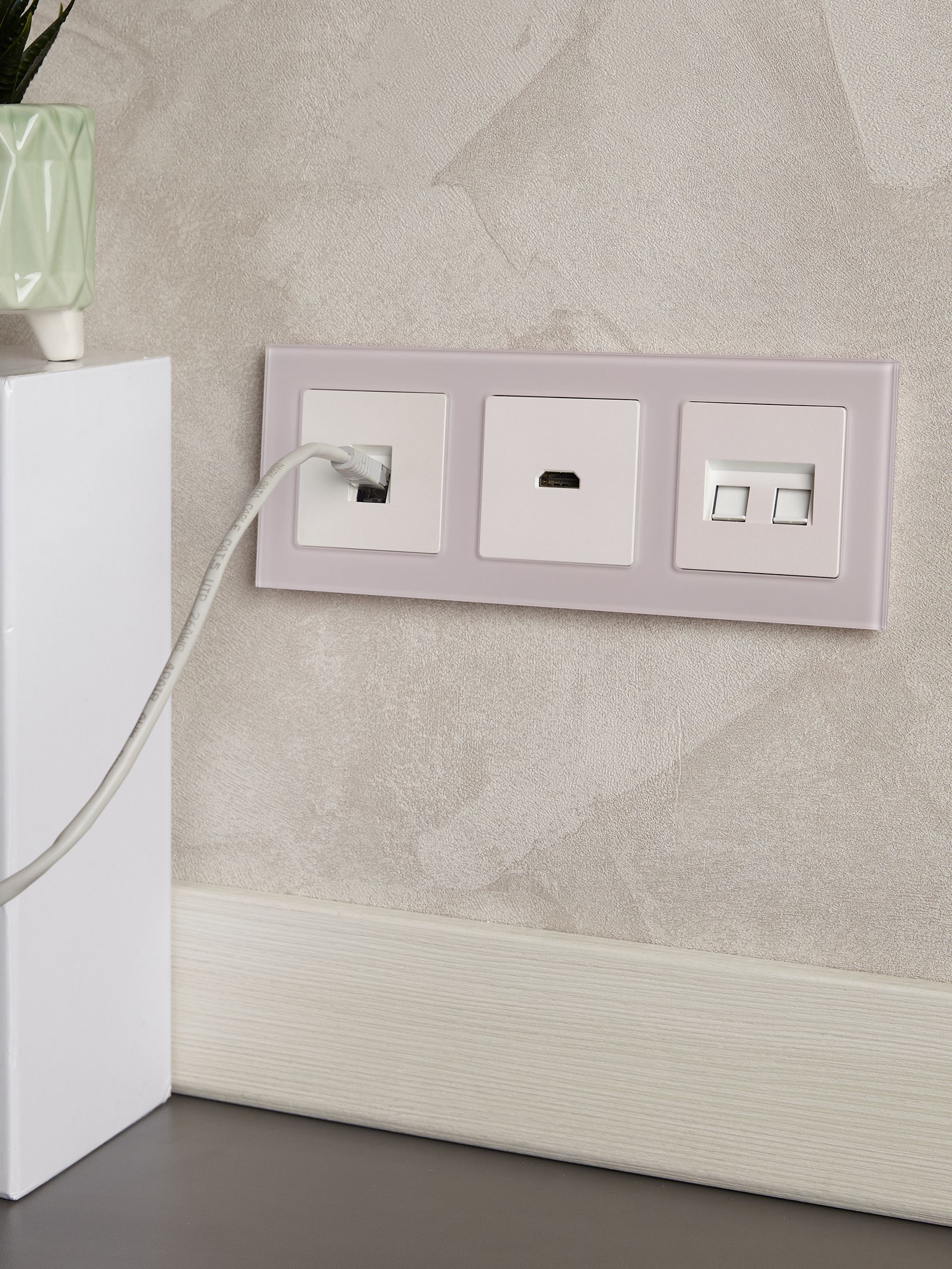             BRITE жиектемесі, 3 орынды РУ-3-2-Бр, шыны қызғылт күңгірт ИЭК    