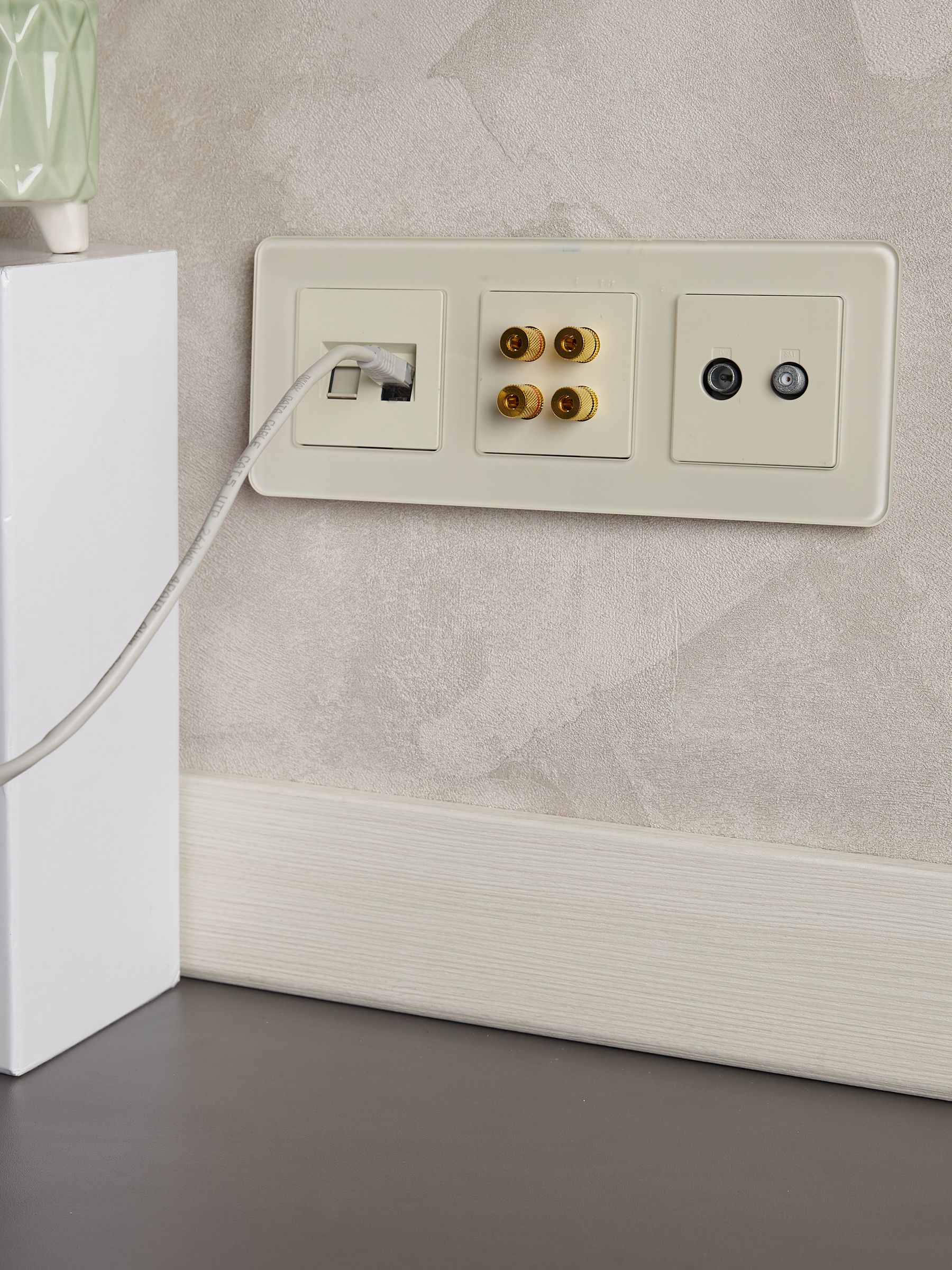             BRITE Жиектеме 3-орынды РУ-3-2-Бр шыны құмақ RE IEK    