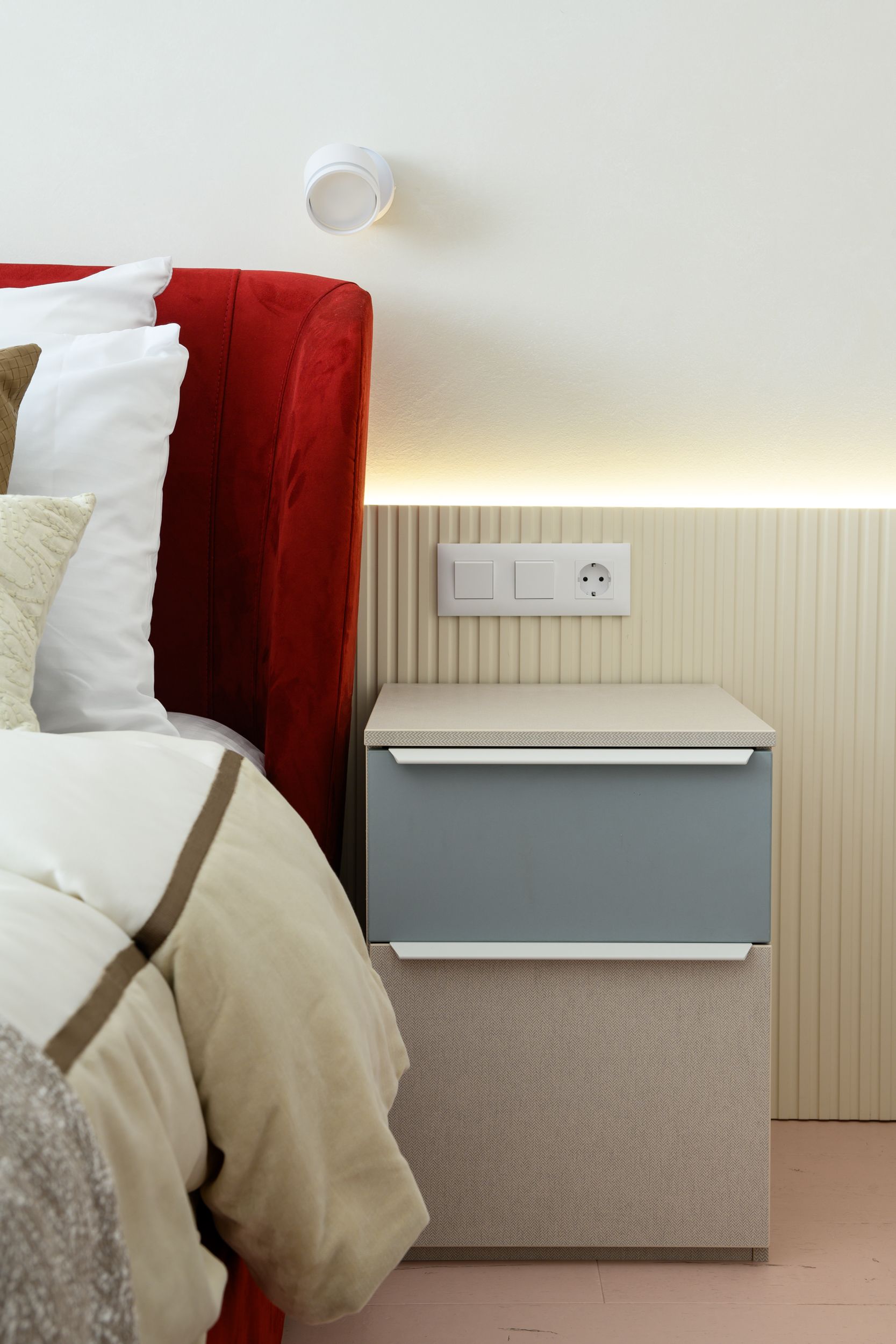             SKANDY Ажыратқыш 1 пернелі, өтпелі 10А SK-V02W арктикалық ақ IEK    