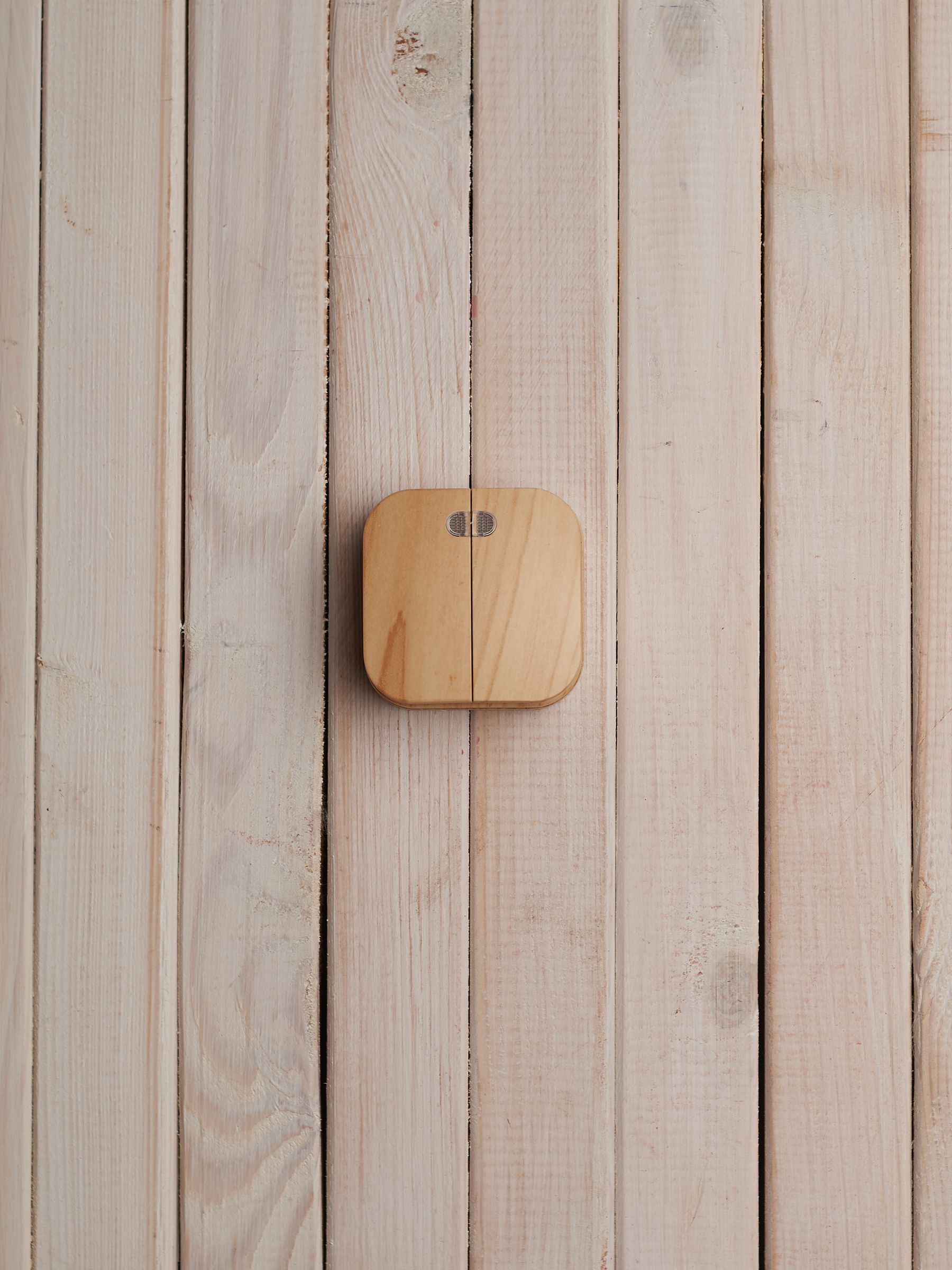             GLORY Ажыратқыш, 2 пернелі, ашық орнатуға арналған, индикациямен 10А ВС20-2-1-ХС қарағай IEK    