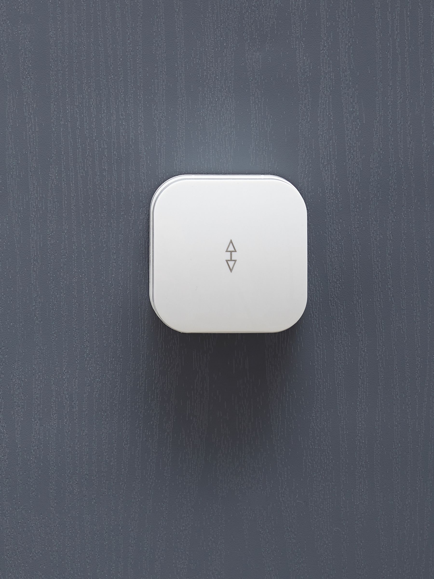             GLORY Ажыратқыш 1 пернелі, ашық орнатуға арналған, өтпелі 10А ВСп10-1-0-ХБ ақ IEK    