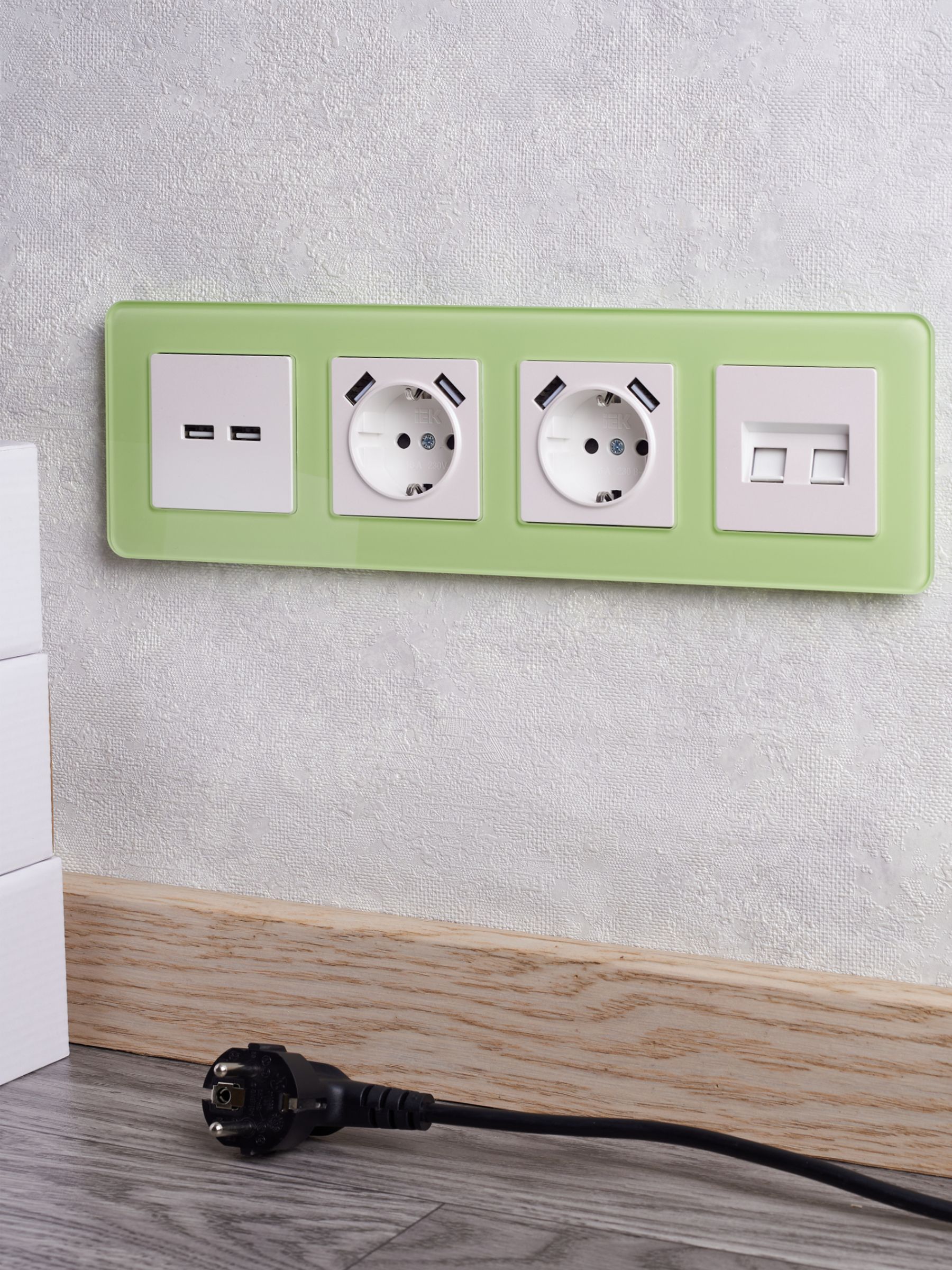             BRITE USB A+A розеткасы 5В 3,1А РЮ10-1-БрЖ інжу IEK    