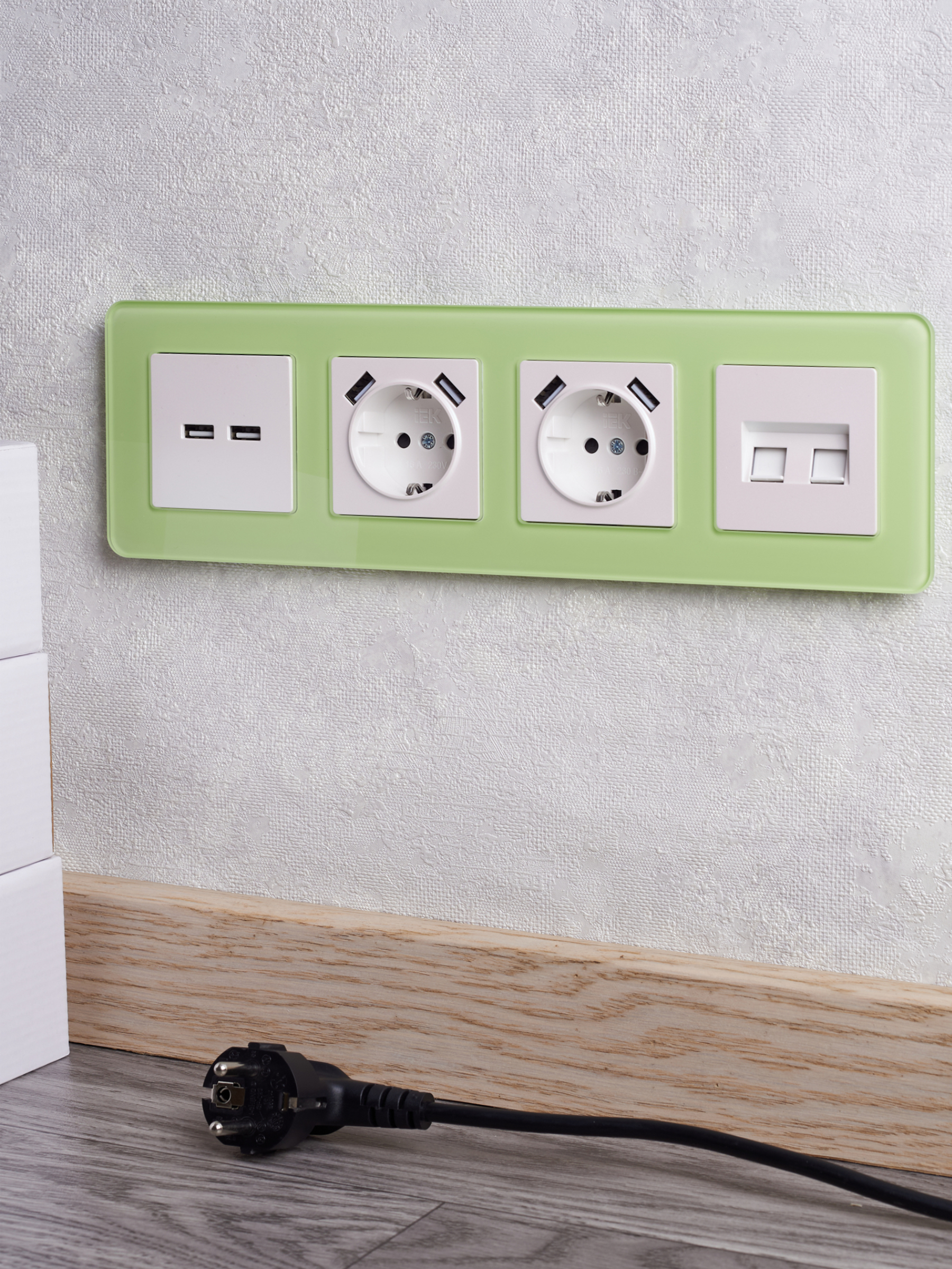             BRITE USB A+A розеткасы 5В 3,1А РЮ10-1-БрЖ інжу IEK    