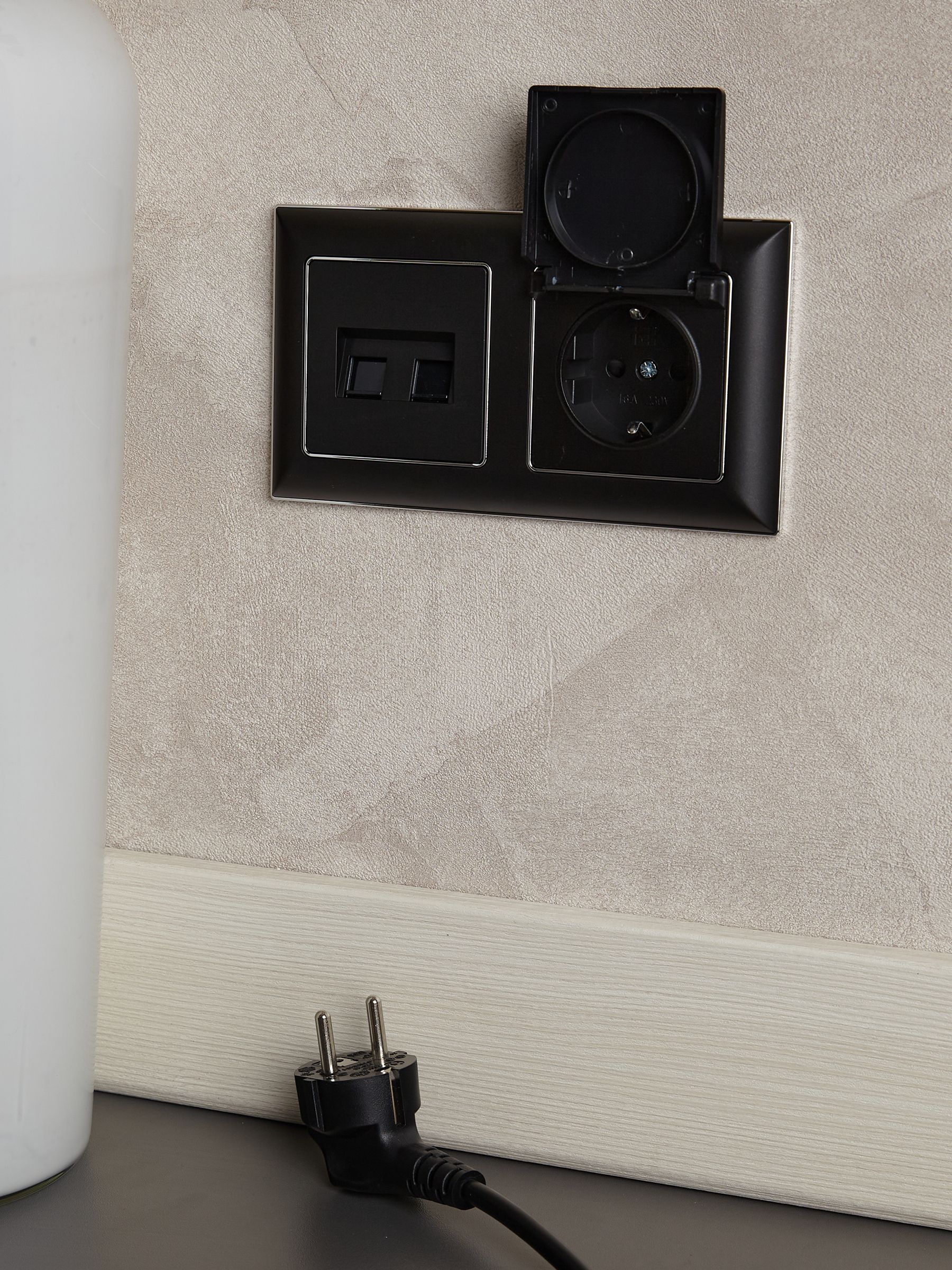            BRITE Қос компьютерлік розетка RJ45 категория 6 РК11-2-БрЧ қара IEK    