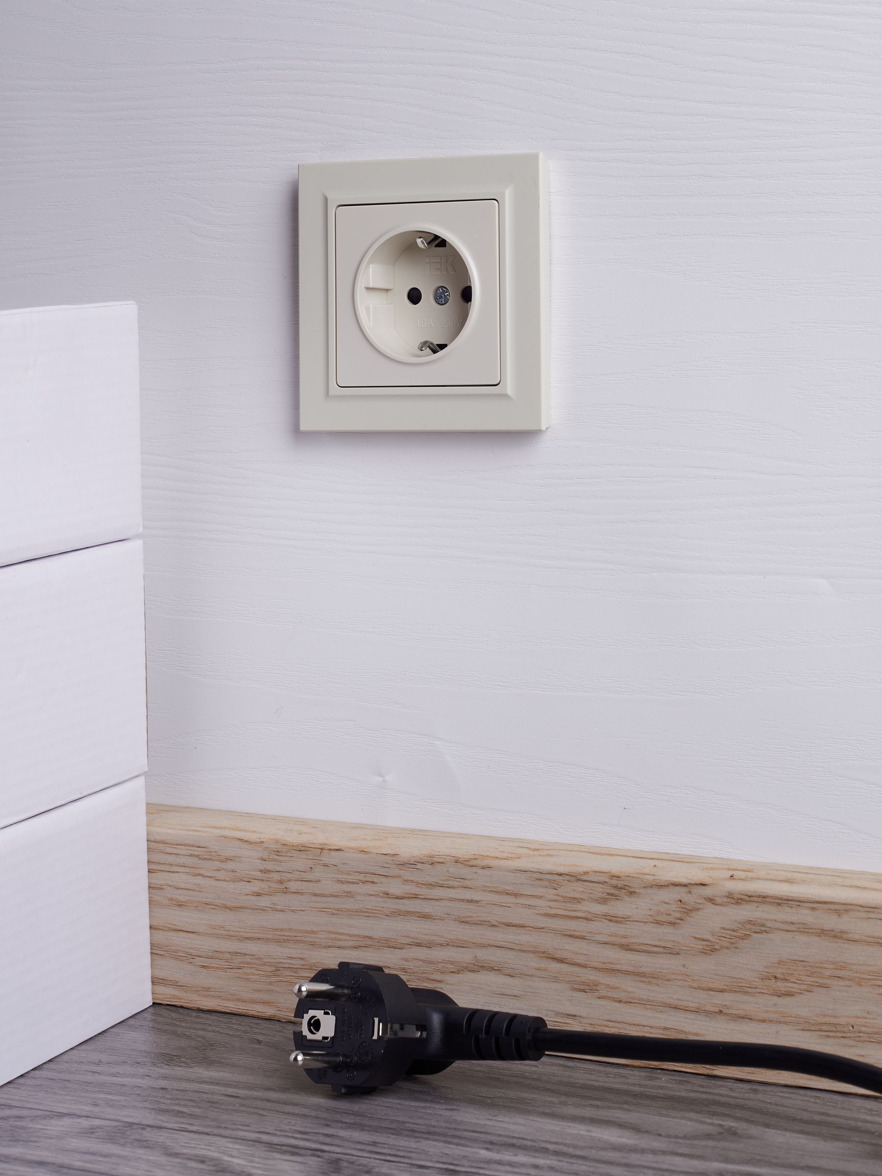 BRITE Розетка, бір пернелі, жерге тұйықталған, пердешелерімен 16А жиынтықта РСР14-1-0-БрКр сарғыш ИЭК