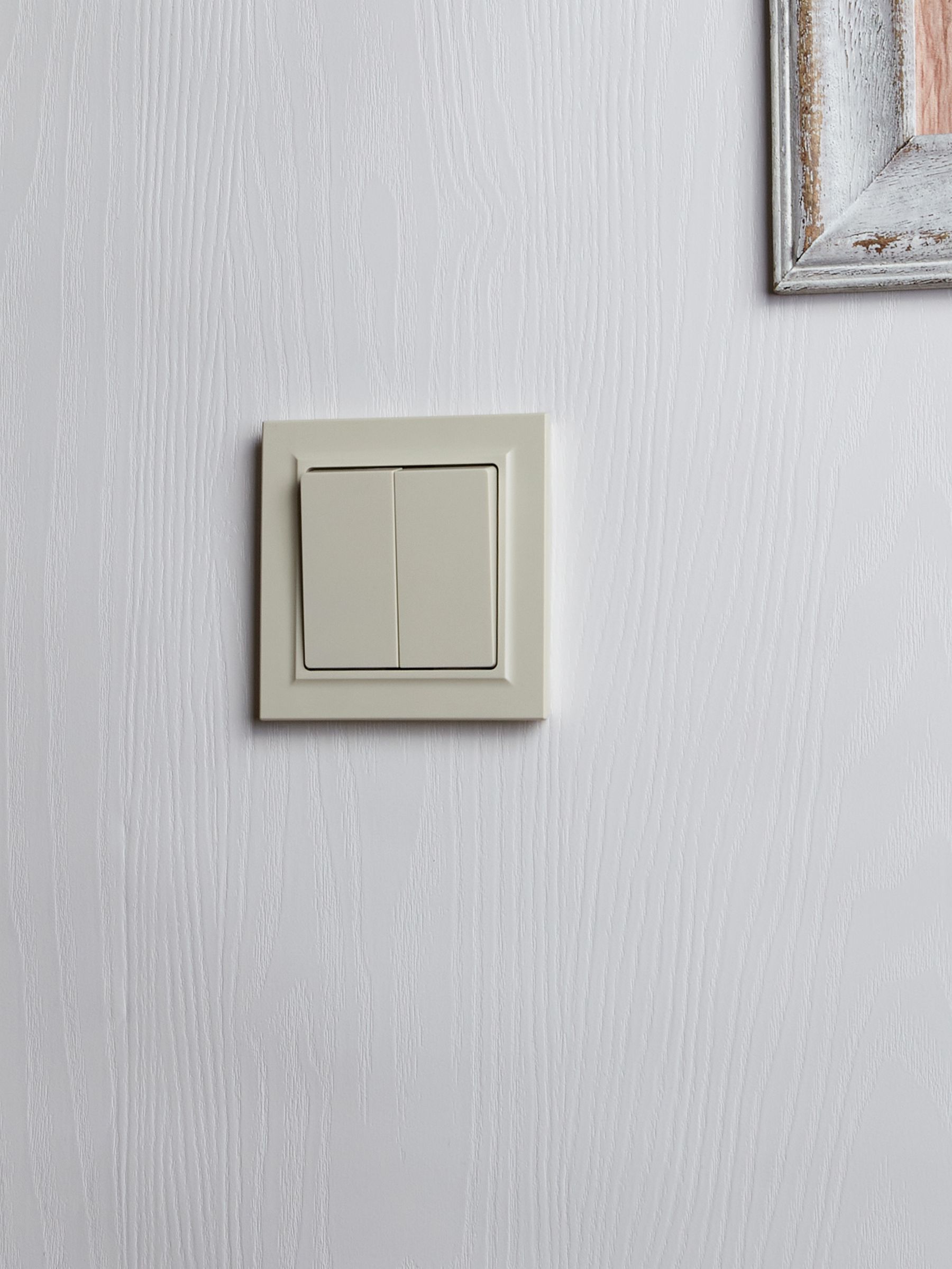             BRITE Ажыратқыш, екі пернелі 10А жиынтықта ВСP10-2-0-БрКр сарғыш ИЭК    