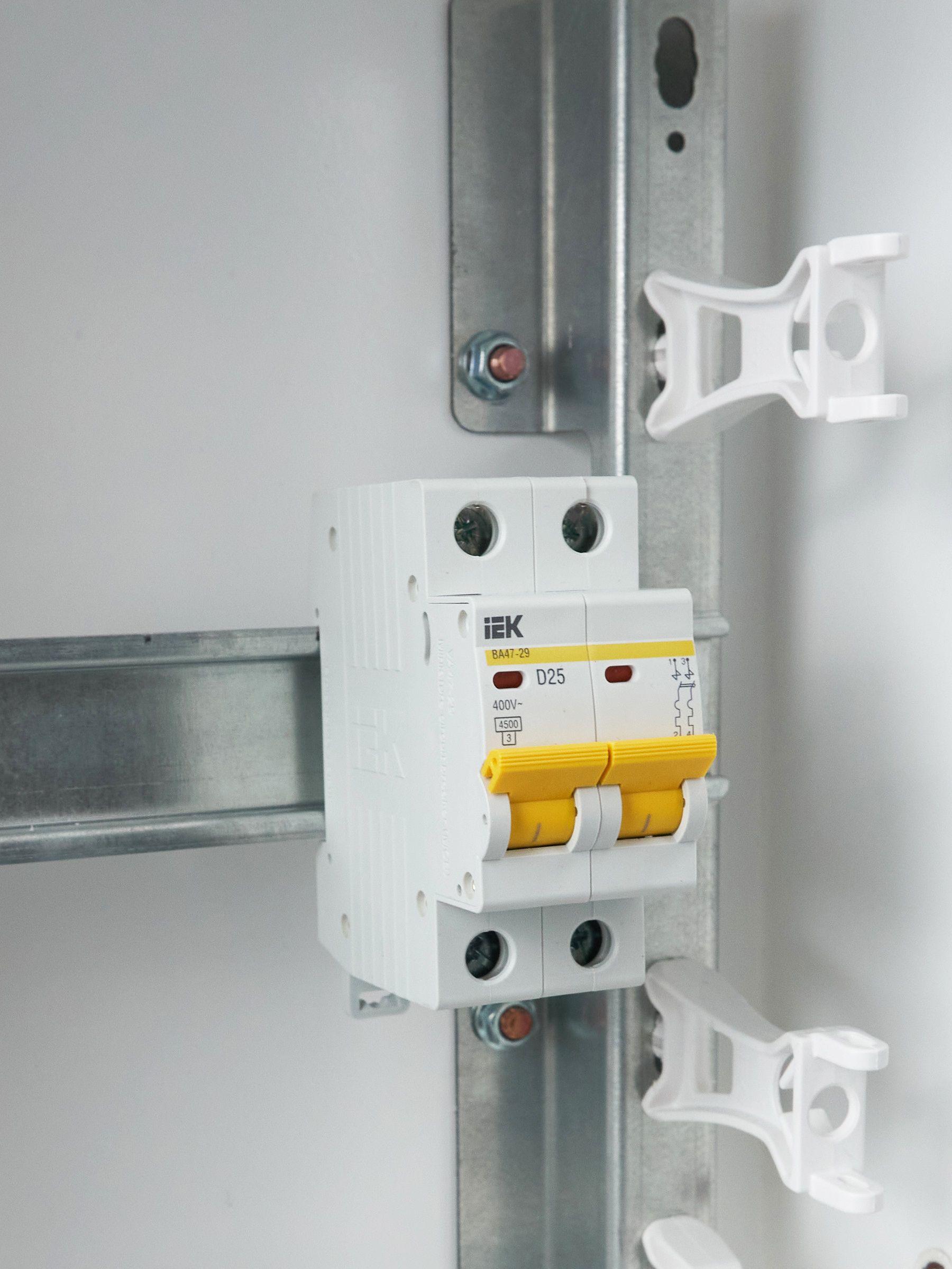             Автоматтық ажыратқыш 2Р ВА 47-29 25А 4,5кА х-ка D (ИЭК)    