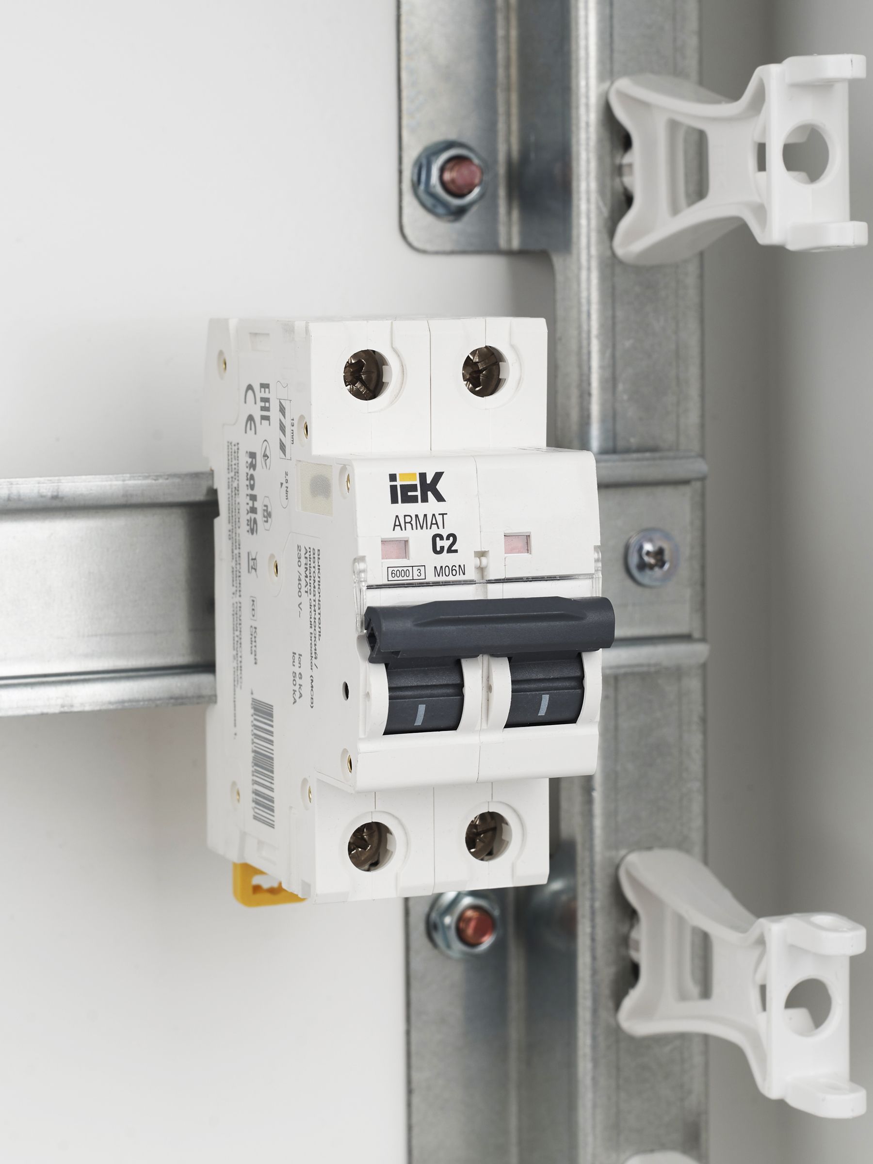             ARMAT Автоматтық ажыратқыш M06N 2P C 2А IEK    