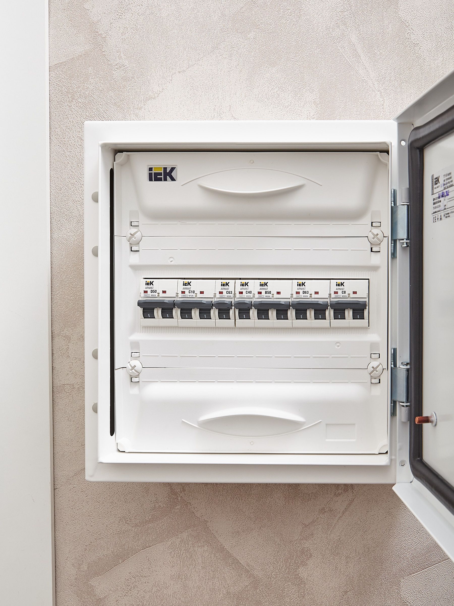             ARMAT Автоматты ажыратқыш M06N 1P C 63А IEK    