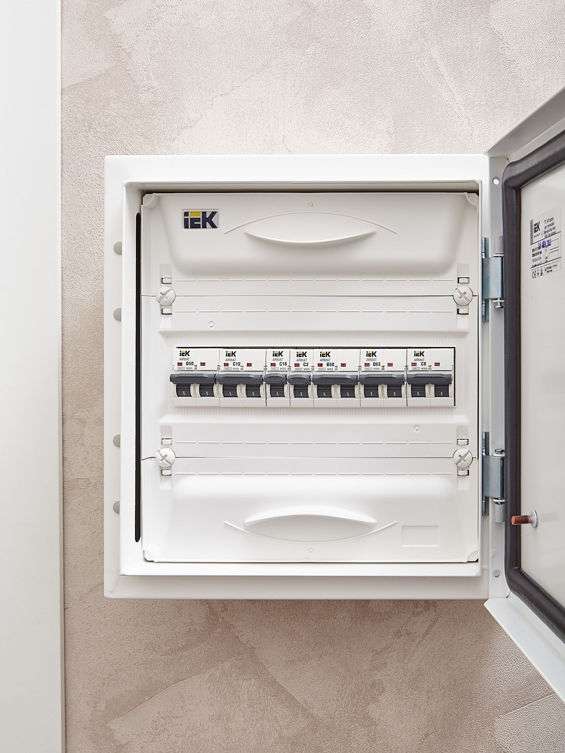             ARMAT Автоматты ажыратқыш M06N 1P C 2А IEK    