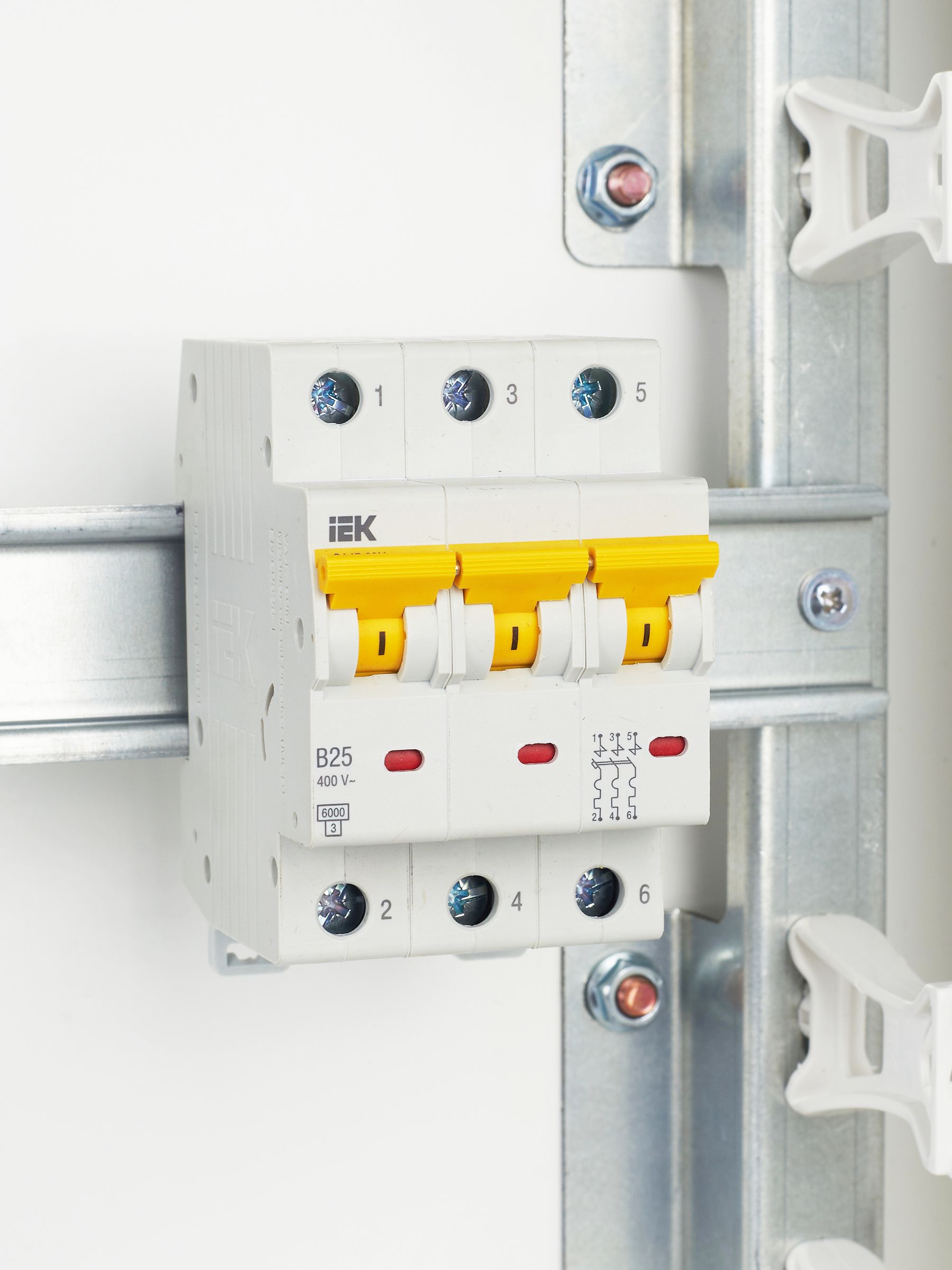             KARAT Автоматтық ажыратқыш ВА47-60M 3P B 25А 6кА IEK    