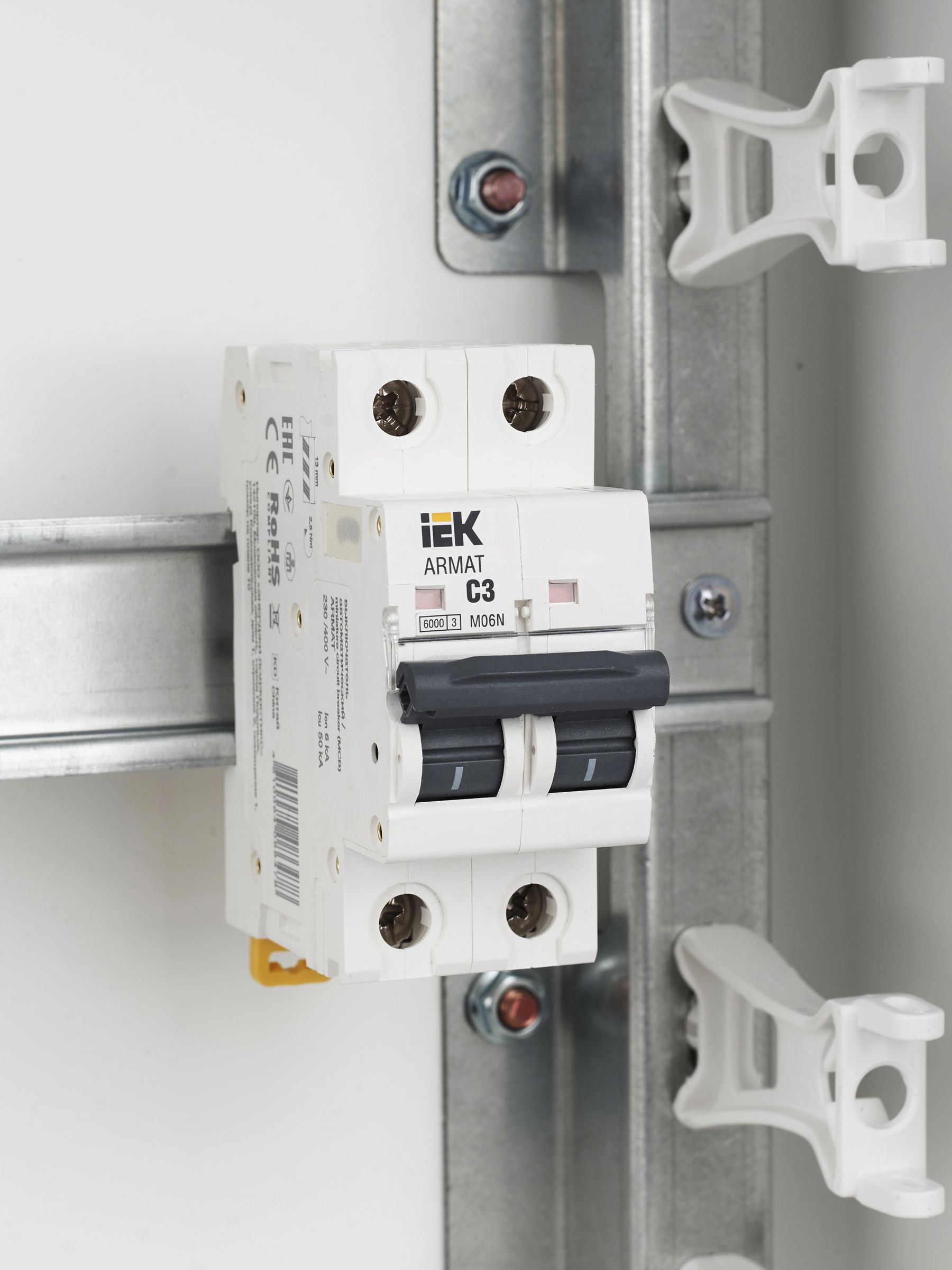             ARMAT Автоматтық ажыратқыш M06N 2P C 3А IEK    