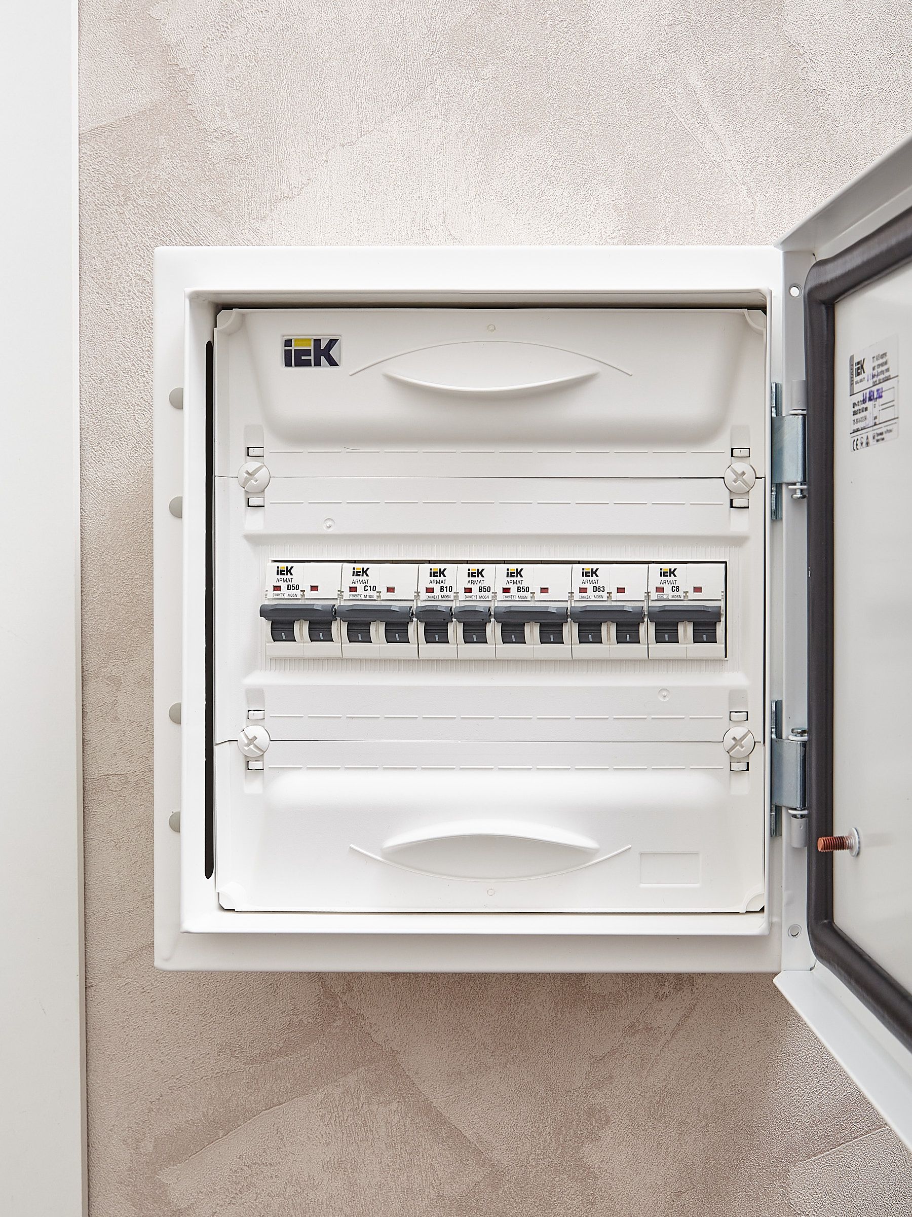             ARMAT Автоматты ажыратқыш M06N 1P B 10А IEK    