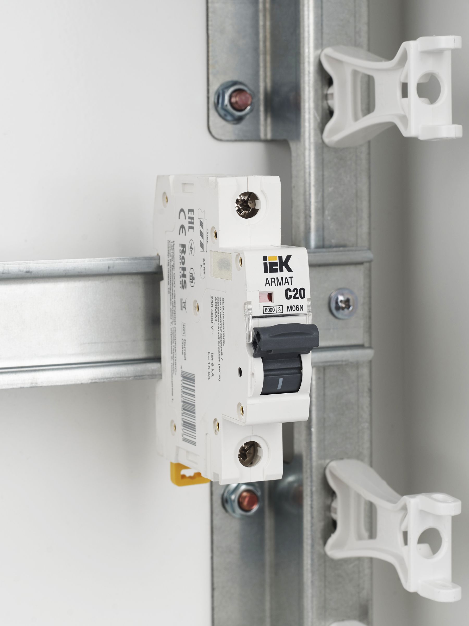             ARMAT Автоматты ажыратқыш M06N 1P C 20А IEK    