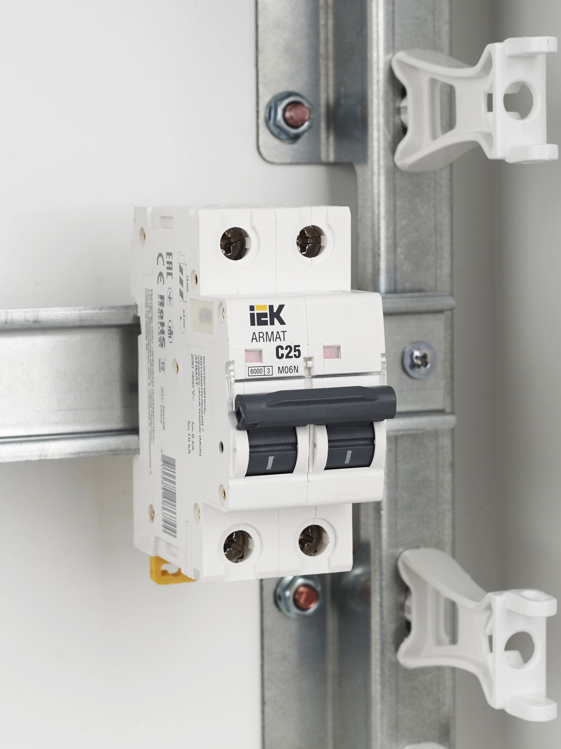            ARMAT Автоматтық ажыратқыш M06N 2P C 25А IEK    