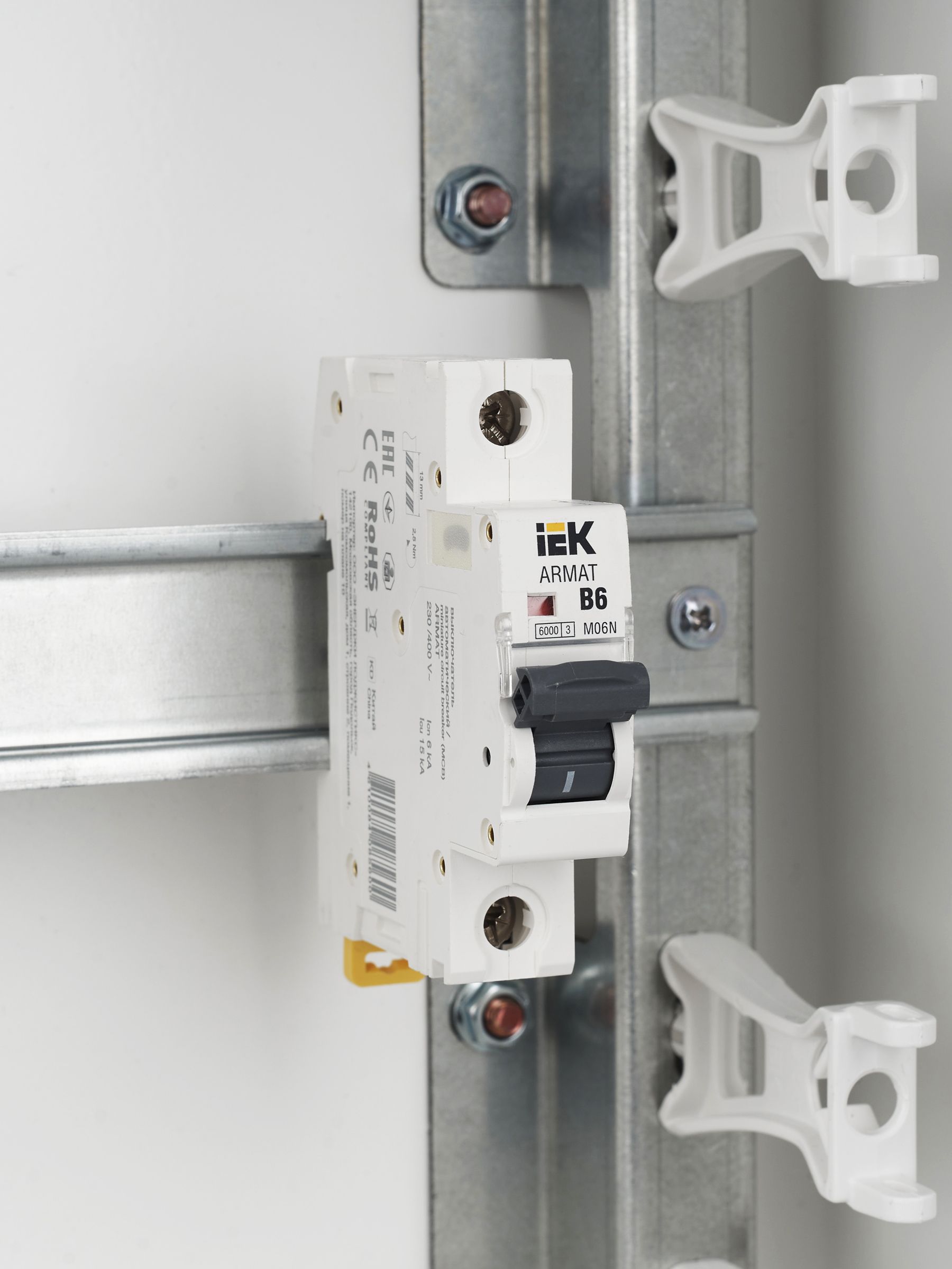             ARMAT Автоматты ажыратқыш M06N 1P B 6А IEK    