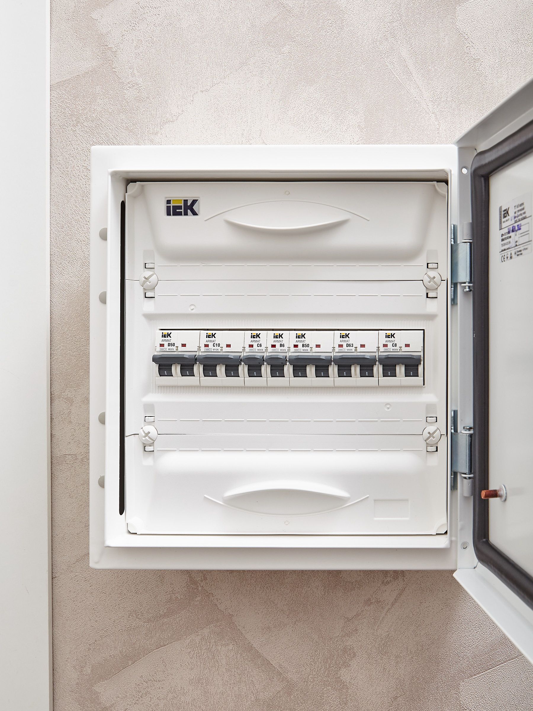             ARMAT Автоматты ажыратқыш M06N 1P B 6А IEK    