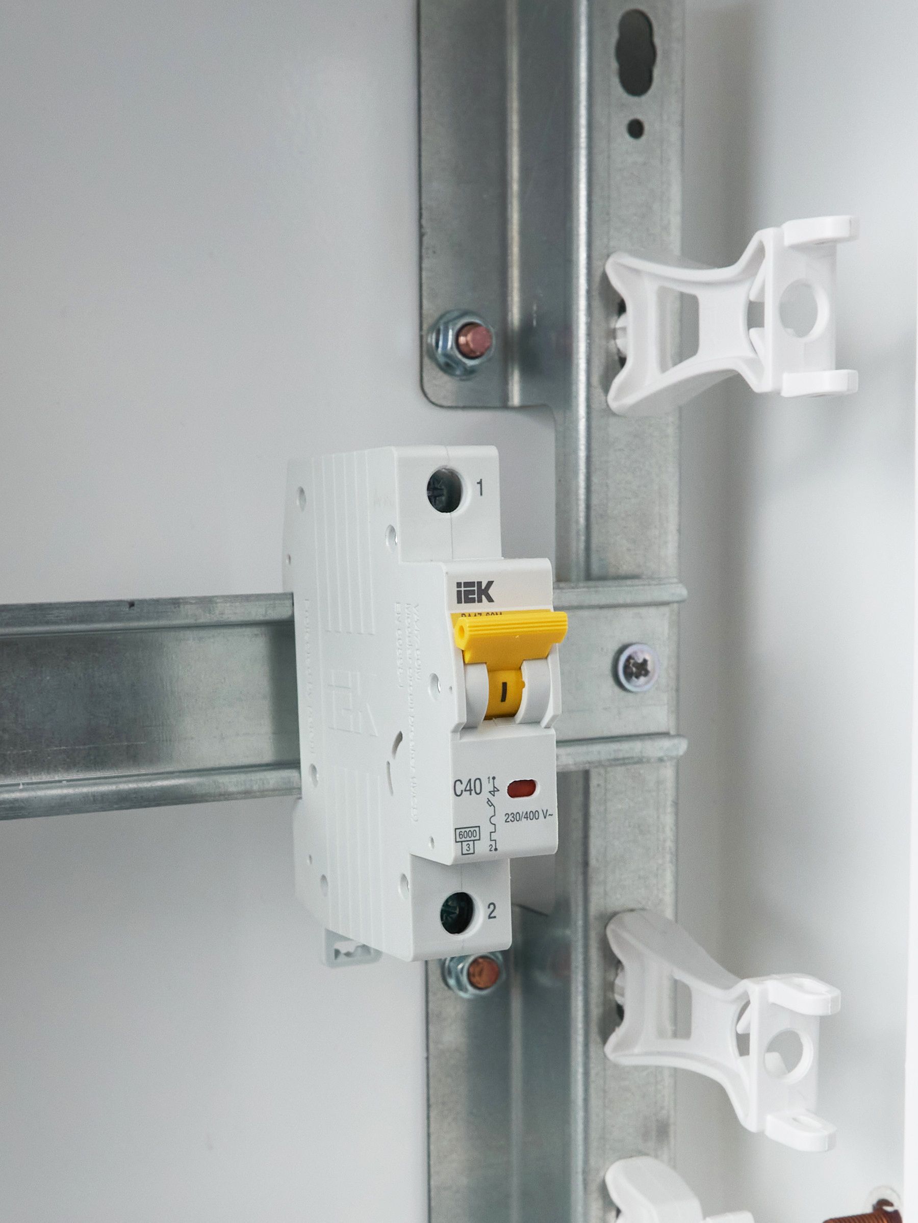             Автоматтық ажыратқыш ВА47-60M 1P C 40А 6кА ИЭК    